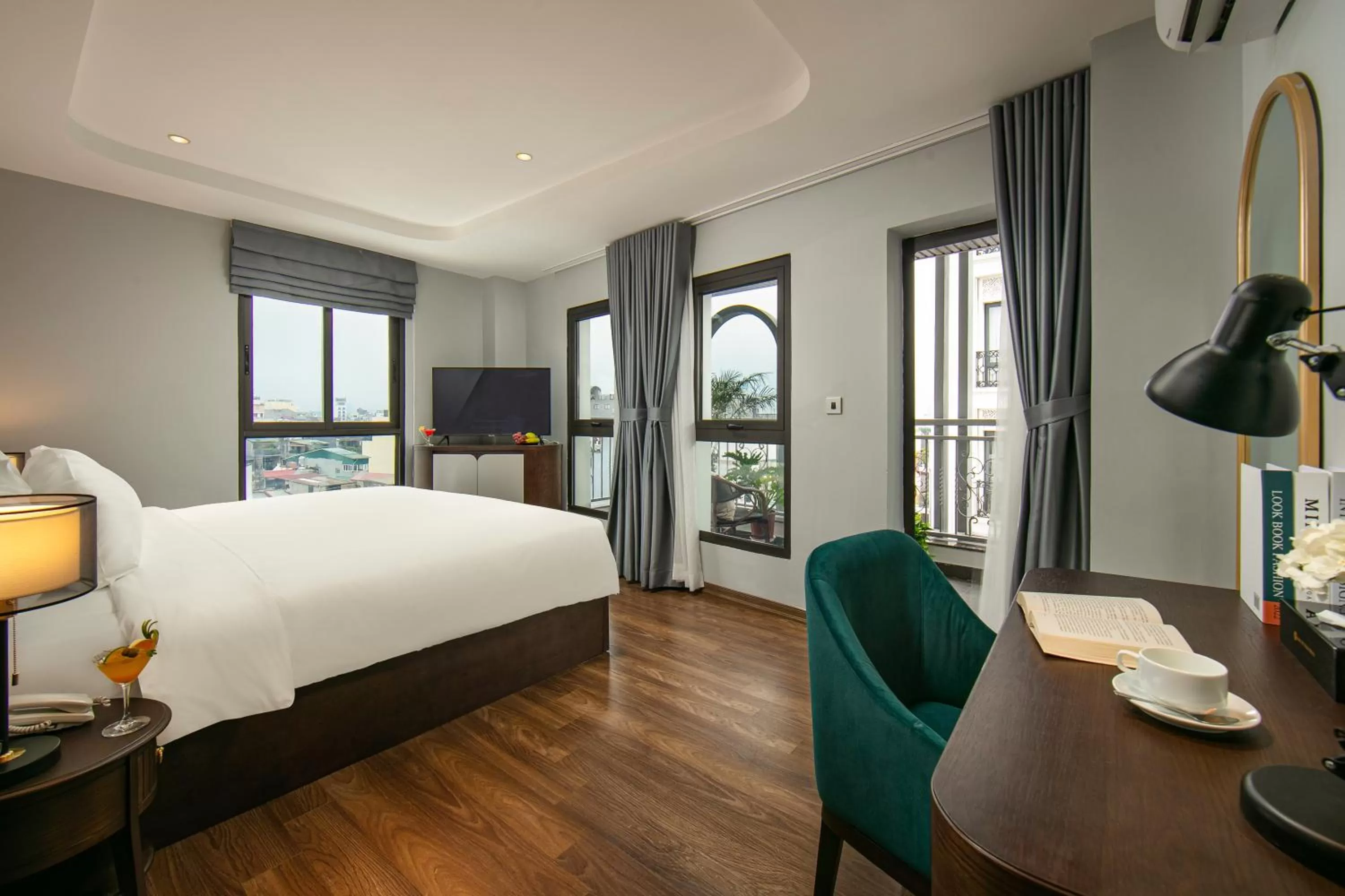 Bed in MAY DE VILLE Lakeside Hotel