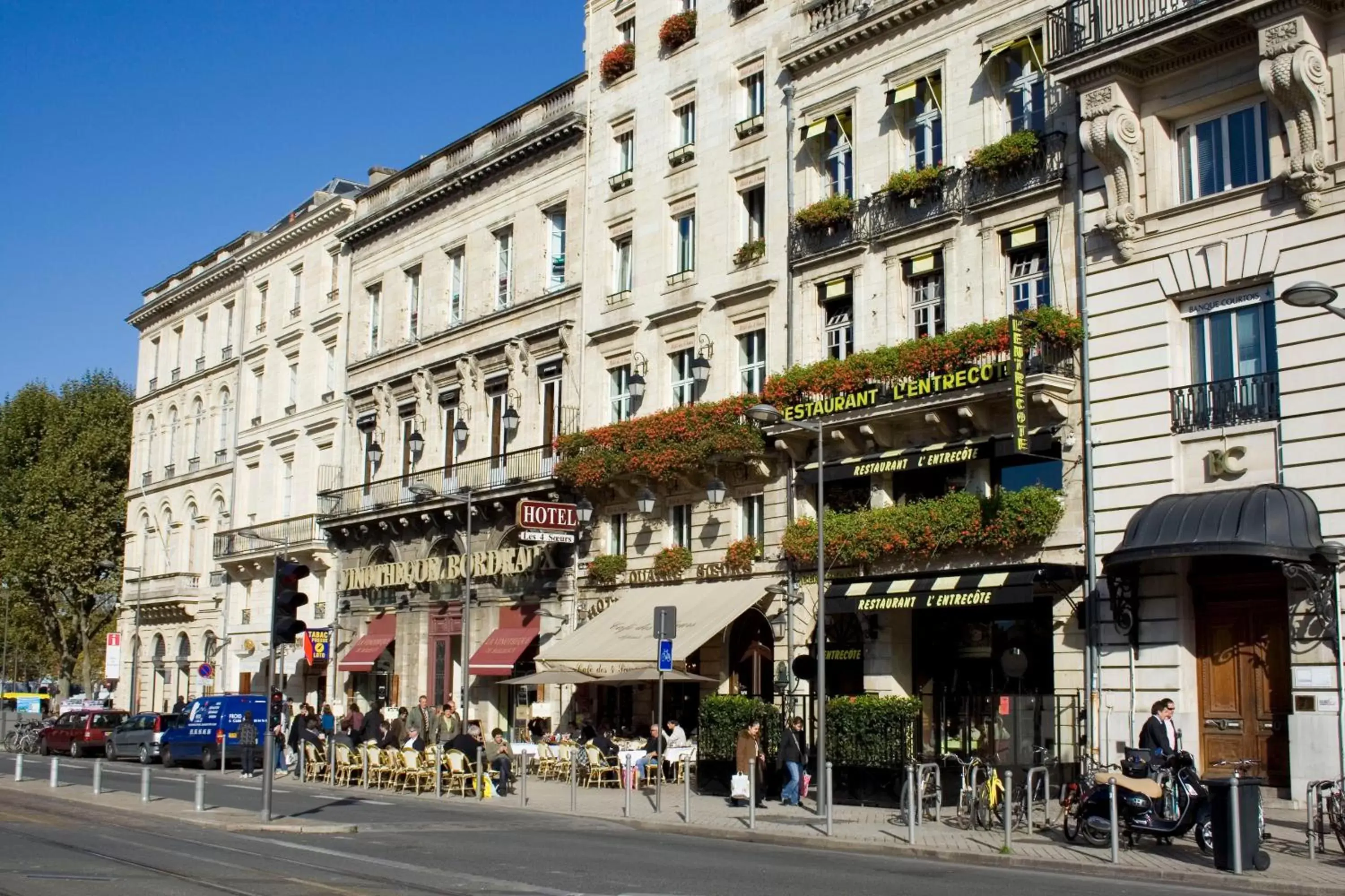 Facade/entrance in Hotel des 4 Soeurs