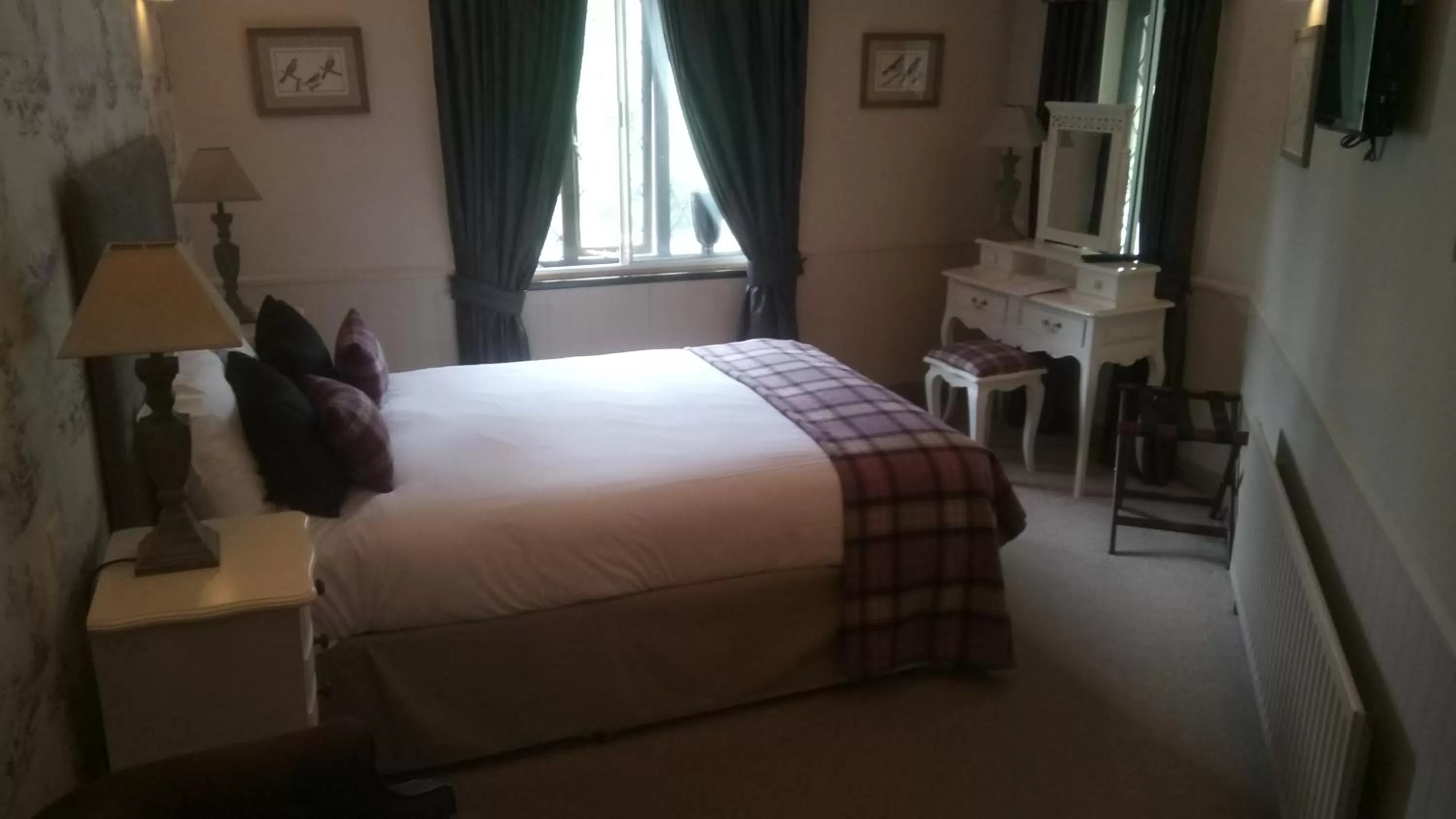 Bedroom, Bed in The Red Lion Hawkshaw