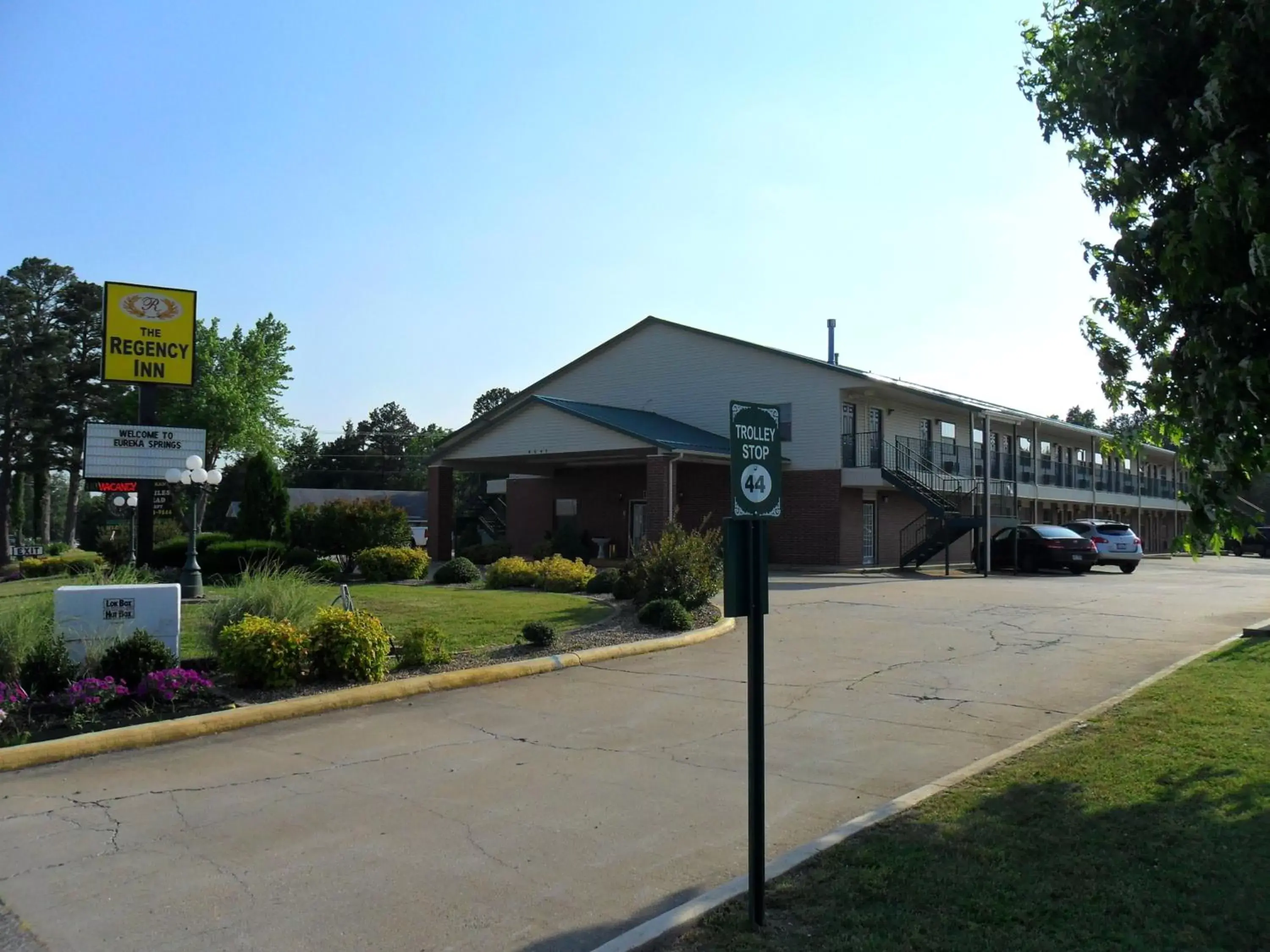 Facade/entrance, Property Building in Regency Inn Eureka Springs