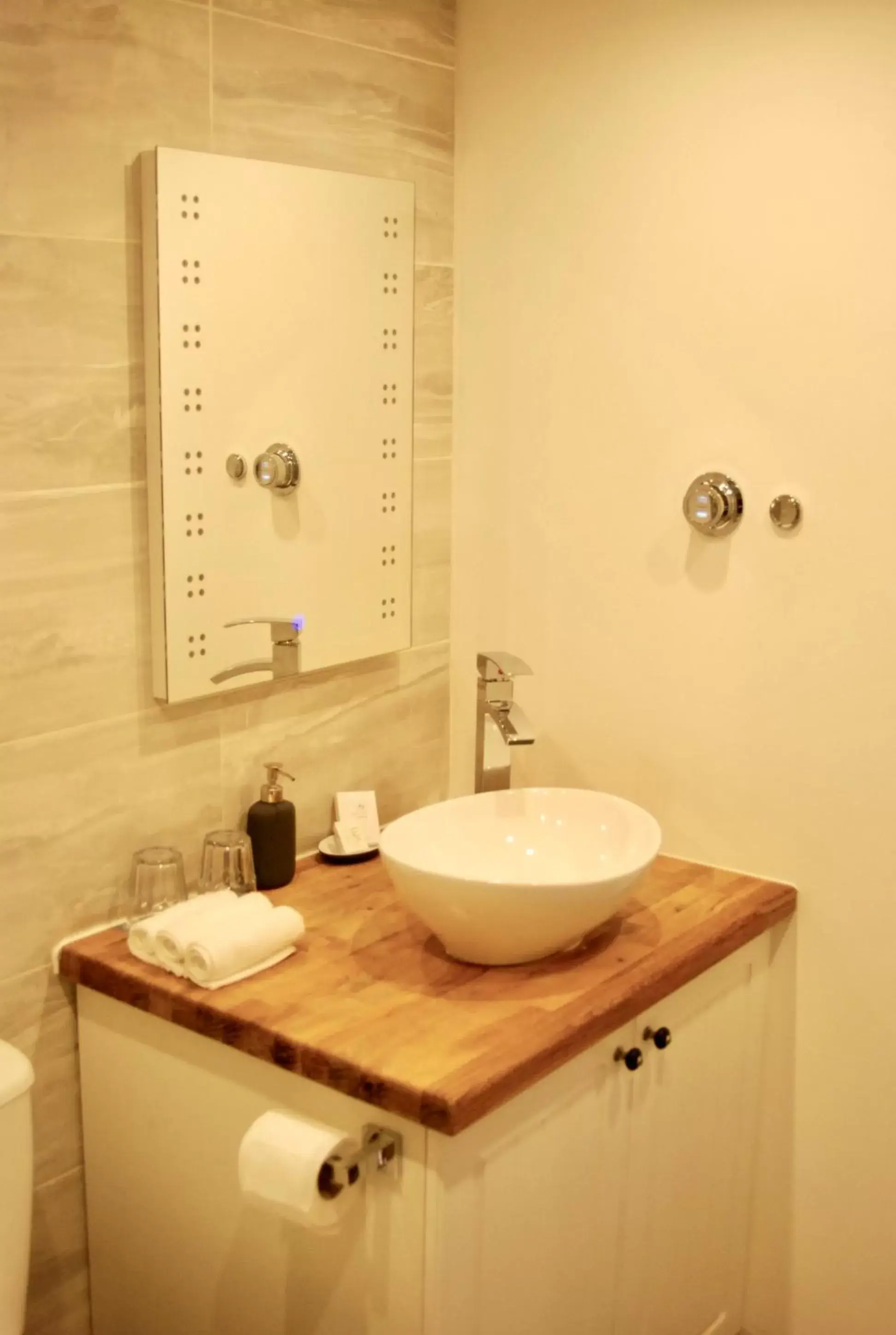 Shower, Bathroom in TheWaterfrontLodges