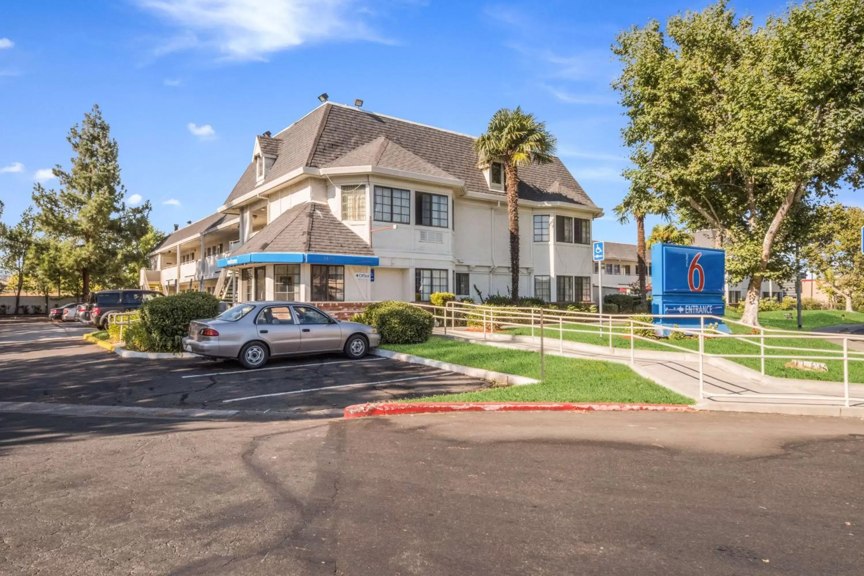 Property Building in Motel 6-Fairfield, CA - North