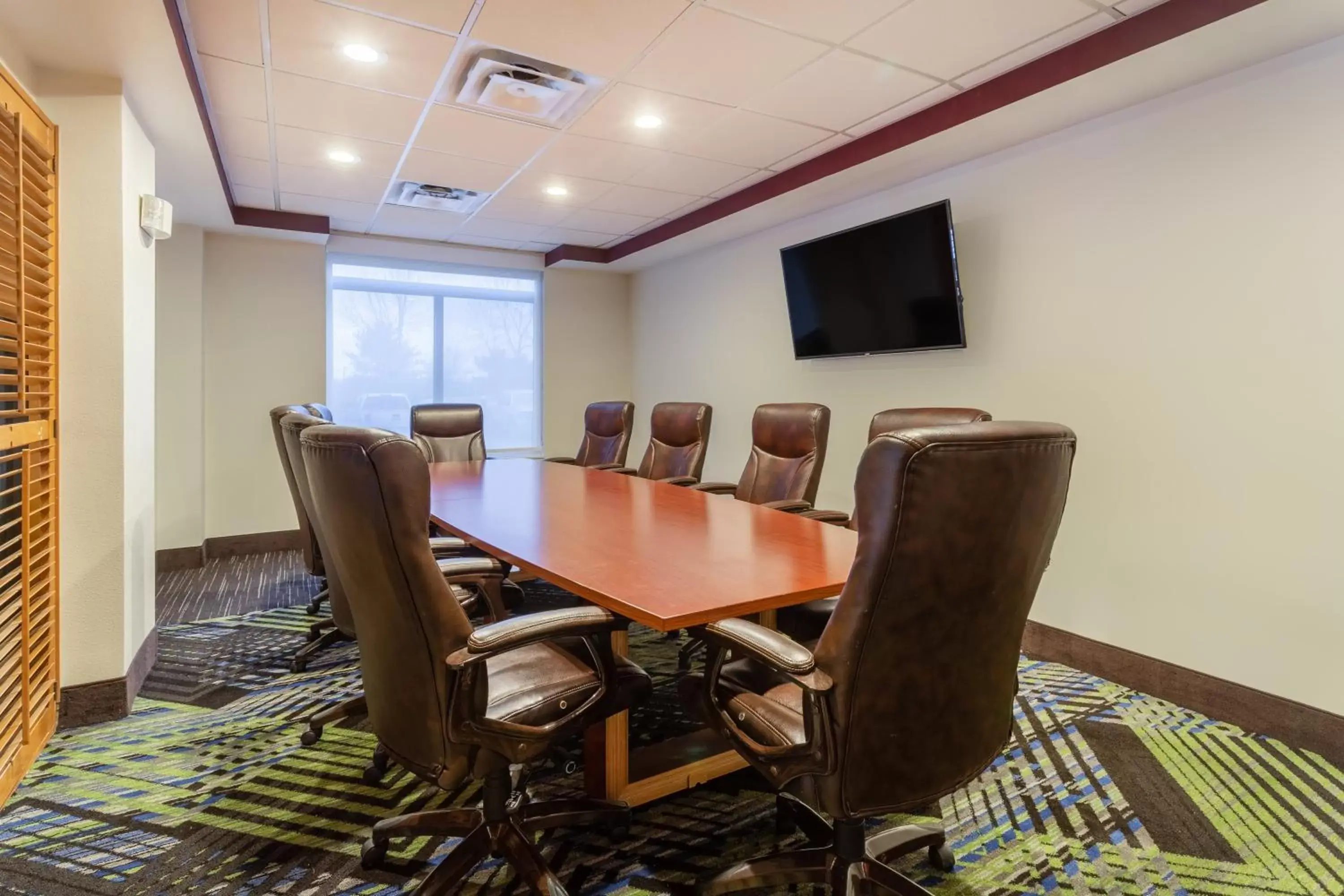 Meeting/conference room in Holiday Inn Express & Suites Cedar Falls - Waterloo, an IHG Hotel