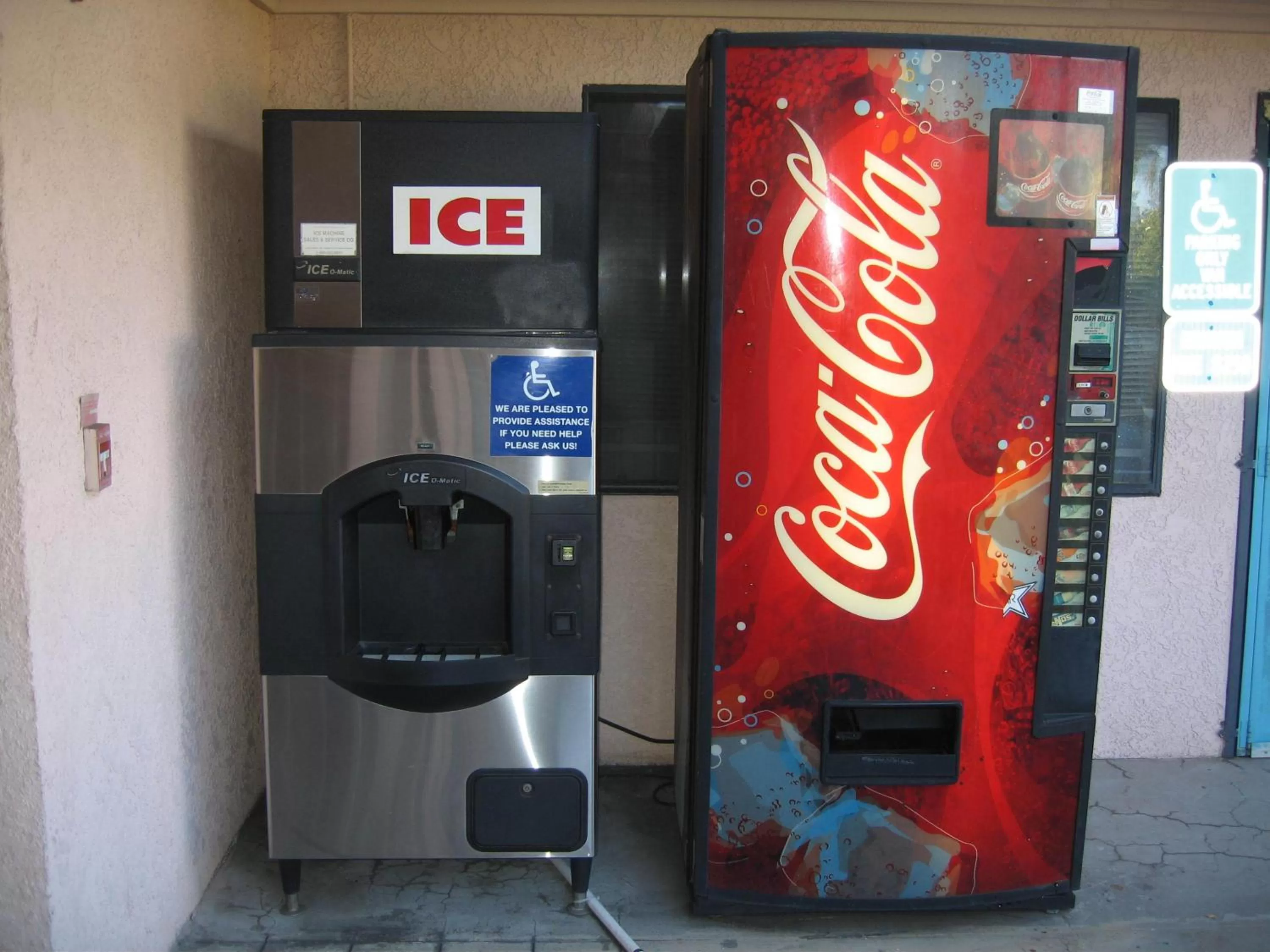 On-site shops in Royal Inn Motel Long Beach