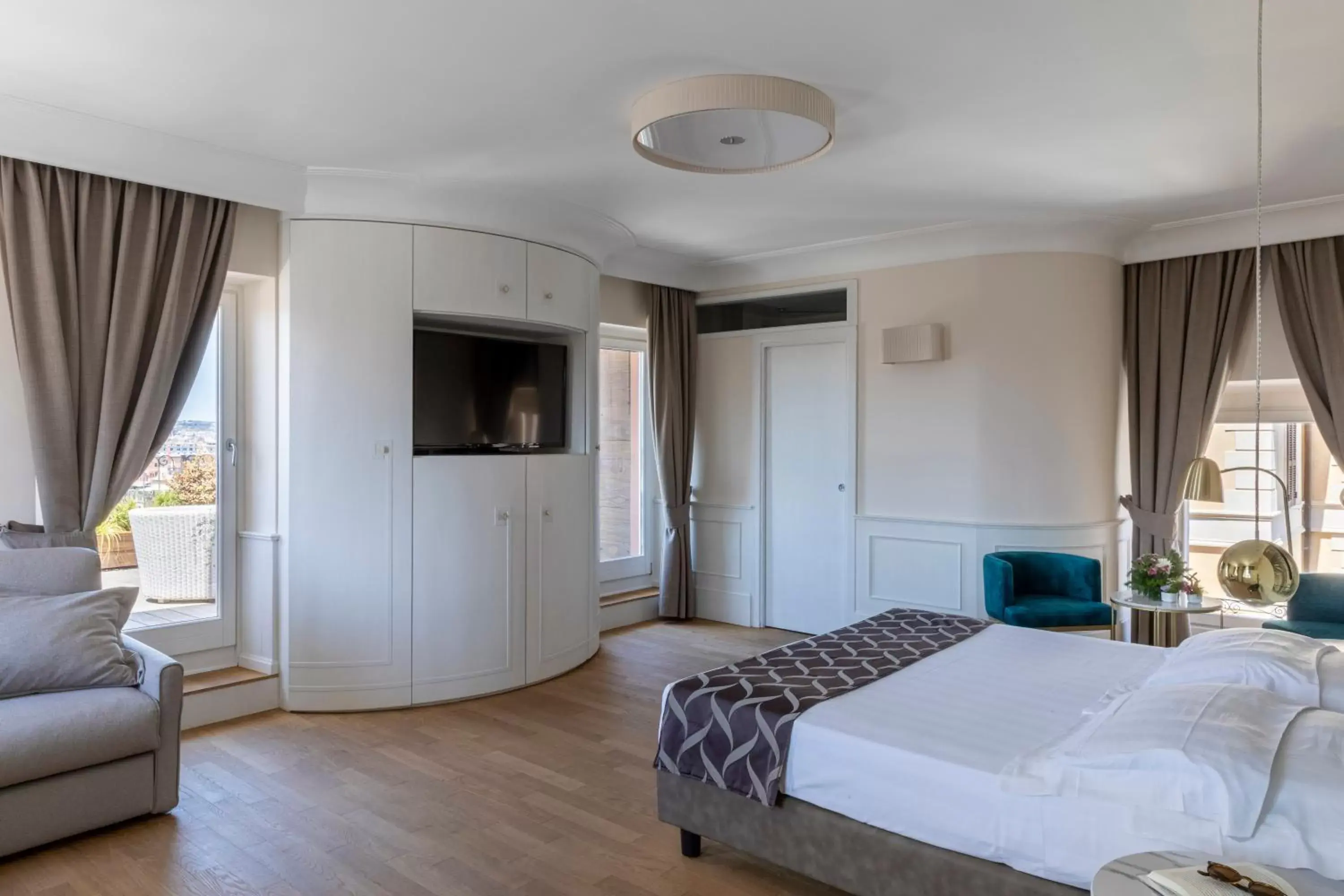Bedroom, TV/Entertainment Center in Hotel Scalinata Di Spagna