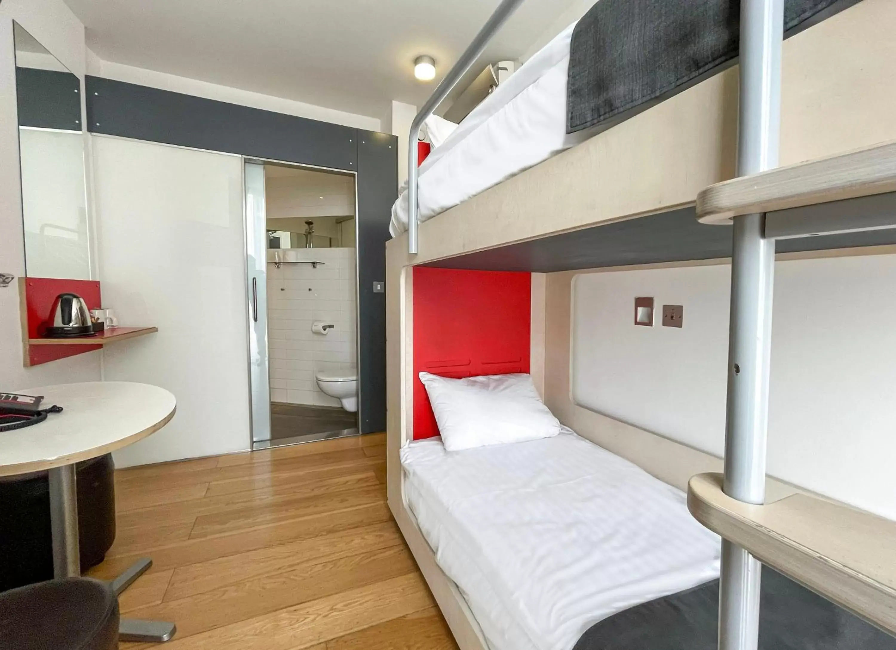 Bedroom, Bunk Bed in Sleeperz Hotel Cardiff