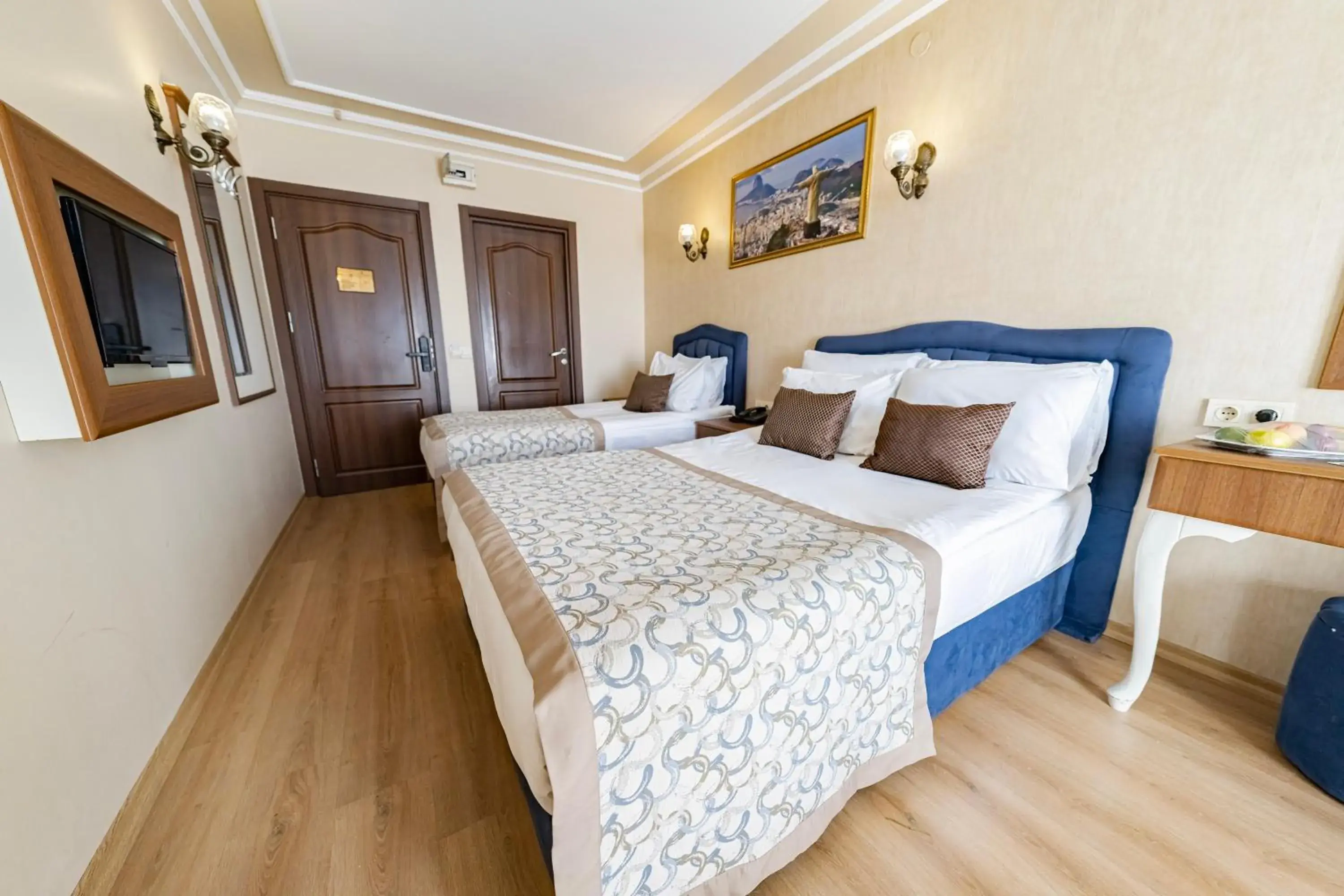 Photo of the whole room, Bed in Grand Hamit Hotel Photo of the whole room, Bed in Grand Hamit Hotel