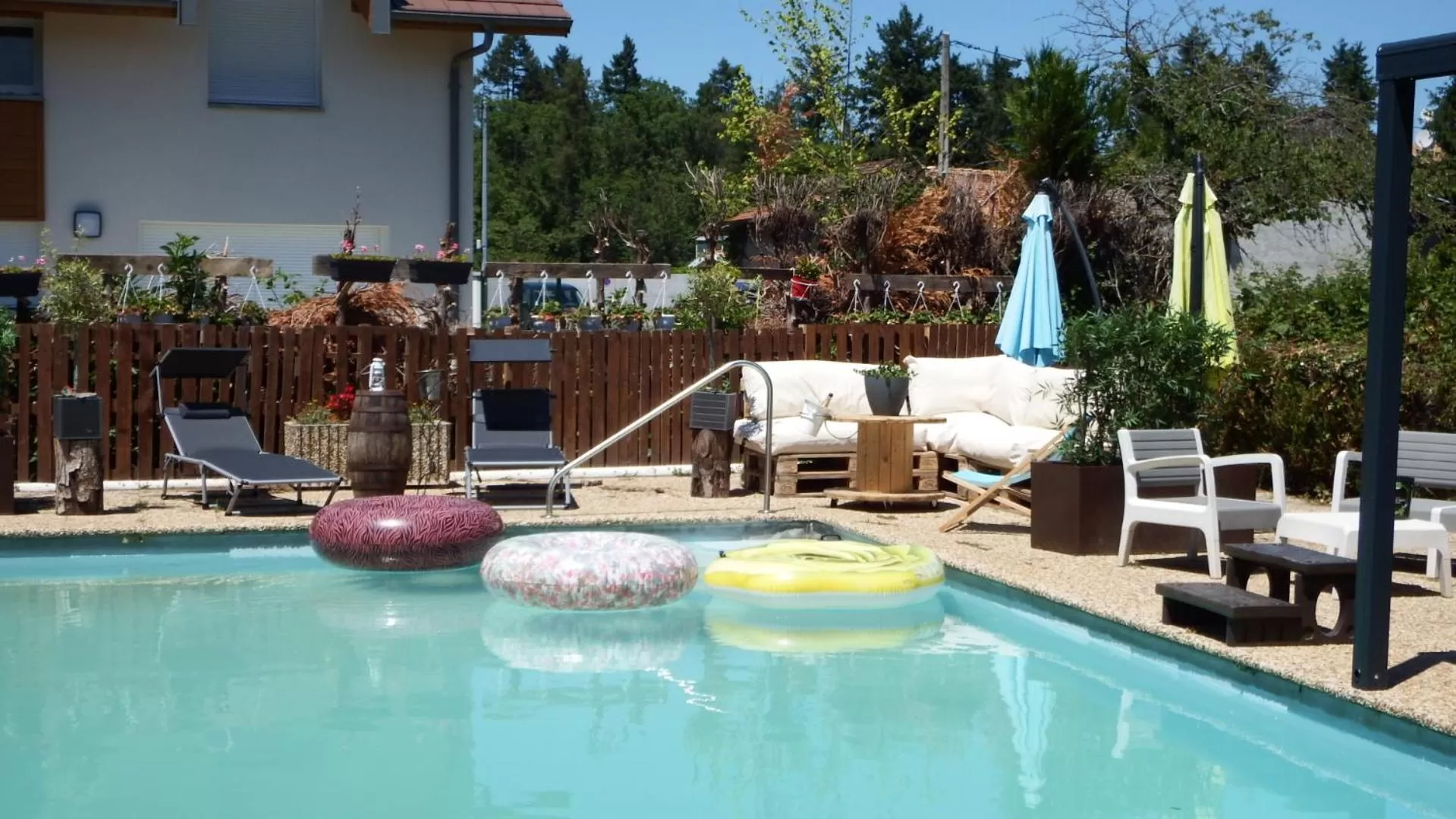 Swimming Pool in Villa Perran Résidence