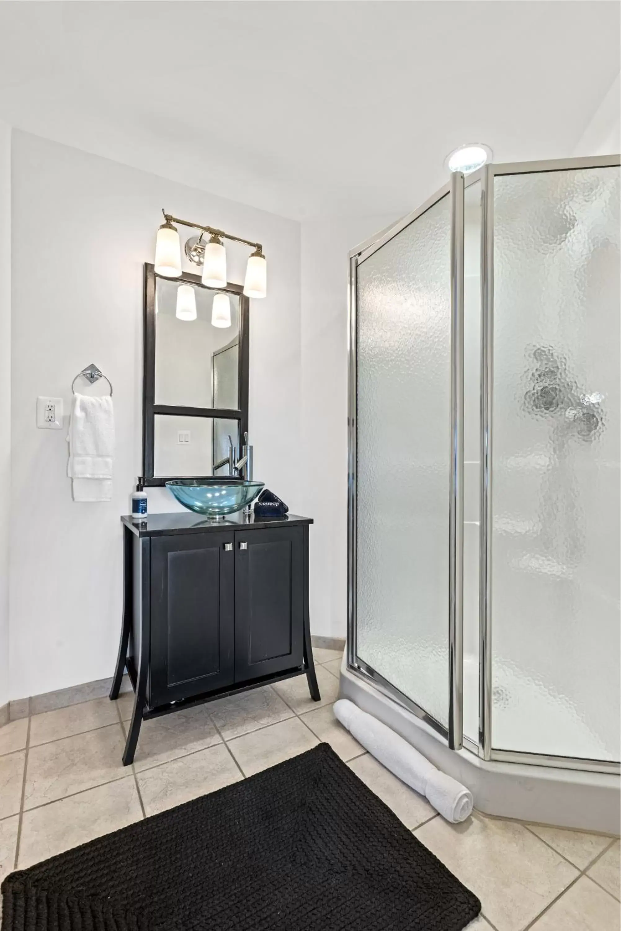 Shower, Bathroom in Brexton Hotel