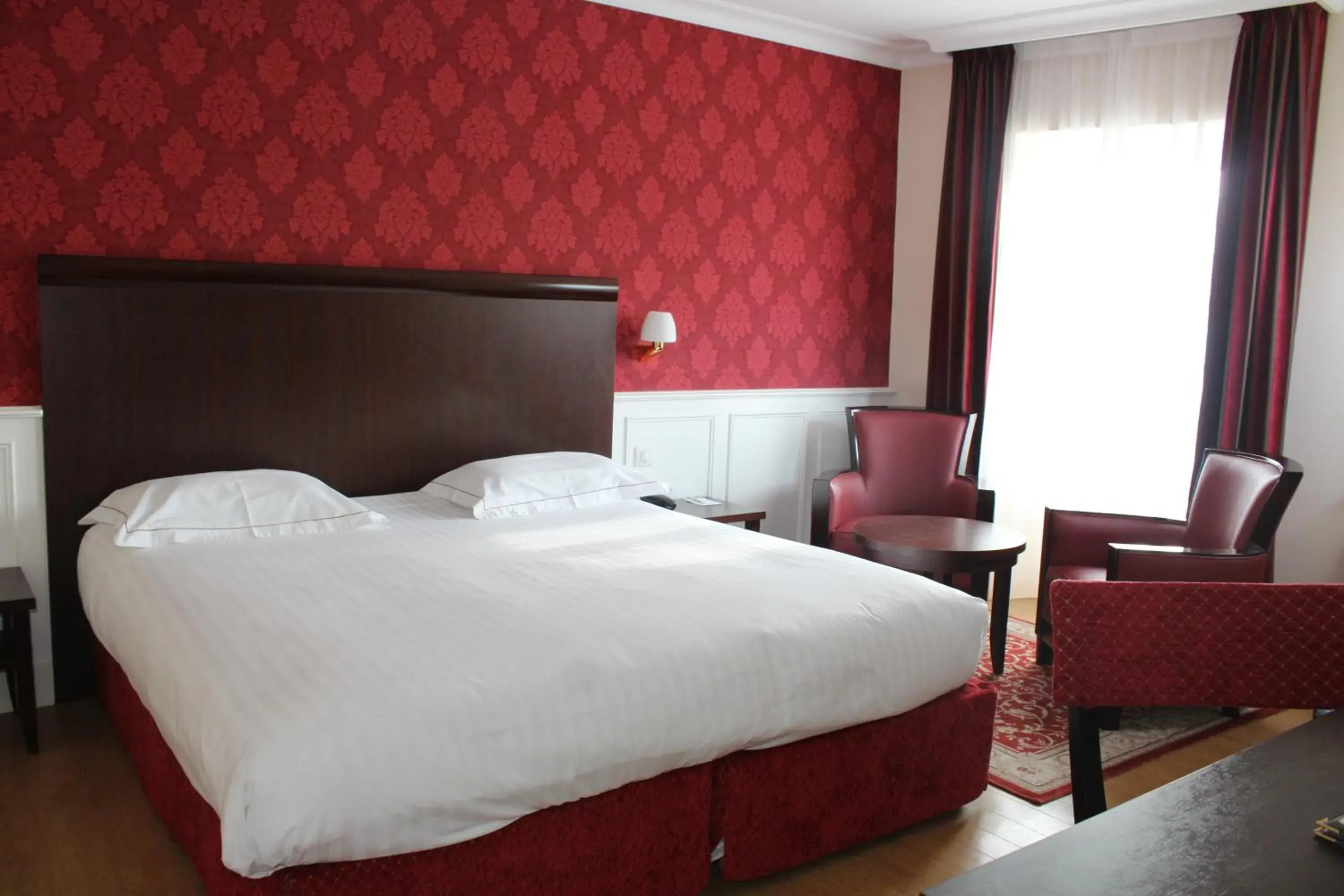Photo of the whole room, Bed in Best Western Plus Hotel D'Angleterre