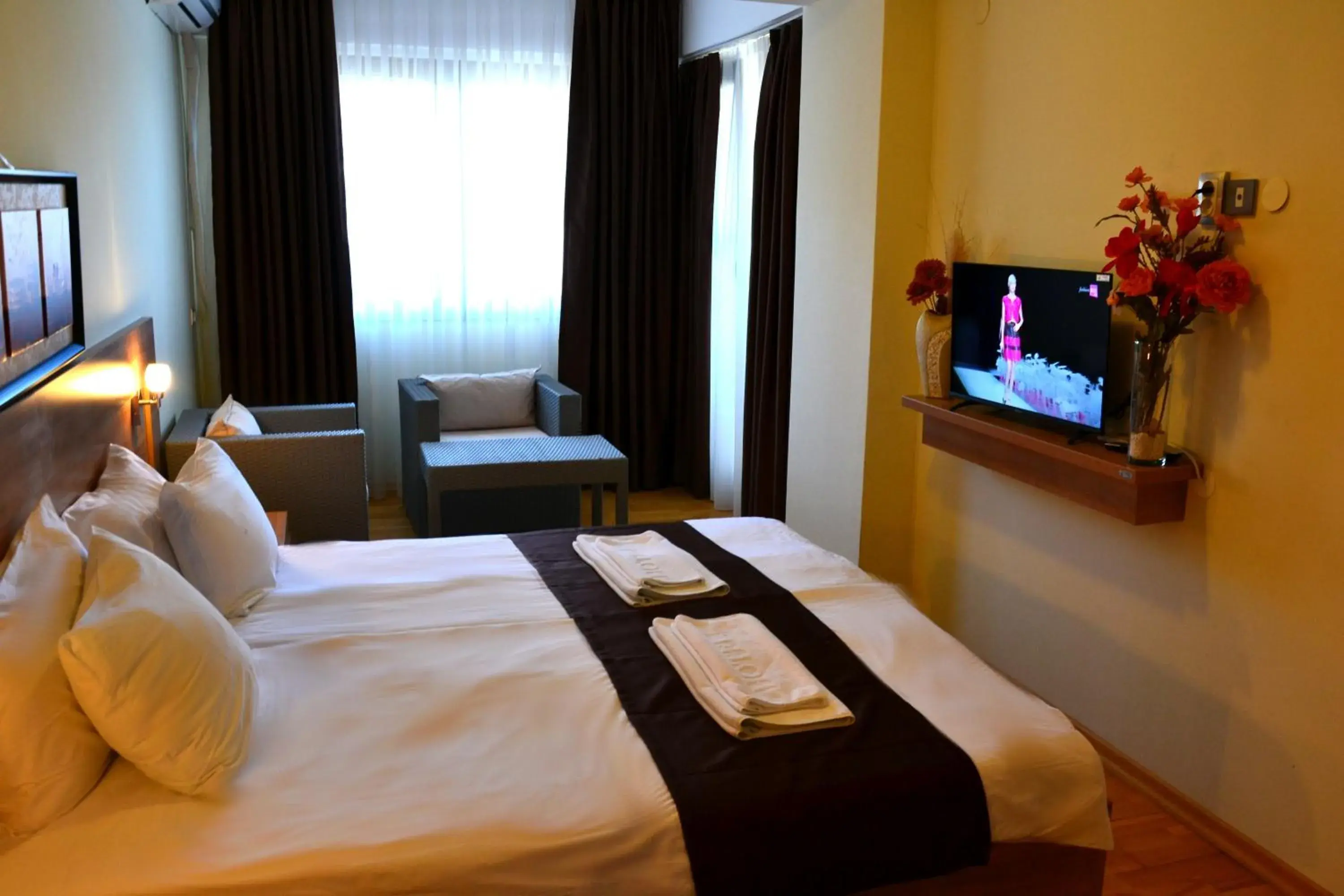 TV and multimedia, TV/Entertainment Center in Park Lakeside hotel