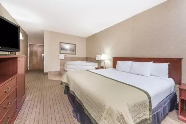 Bed in Baymont by Wyndham Indianapolis South