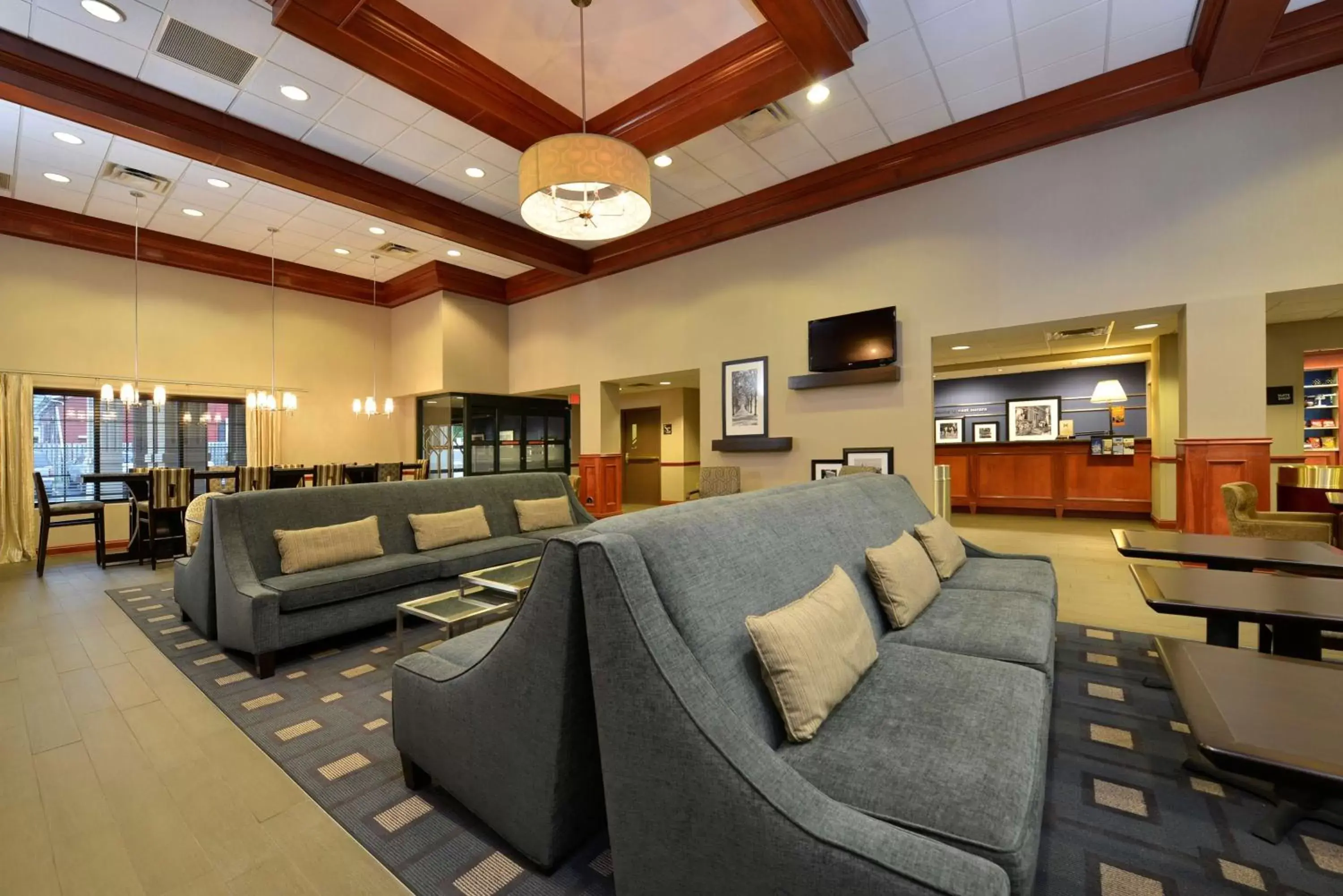 Lobby or reception, Seating Area in Hampton Inn East Aurora