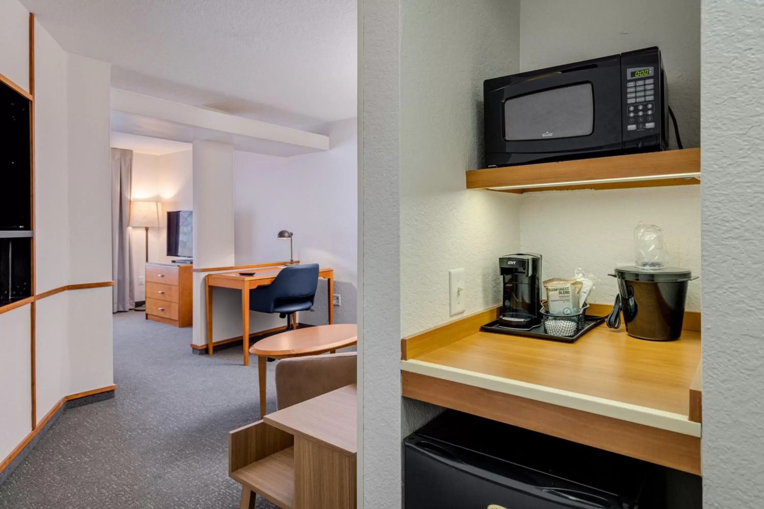 Photo of the whole room, Kitchen/Kitchenette in Fairfield Inn & Suites by Marriott Lawton