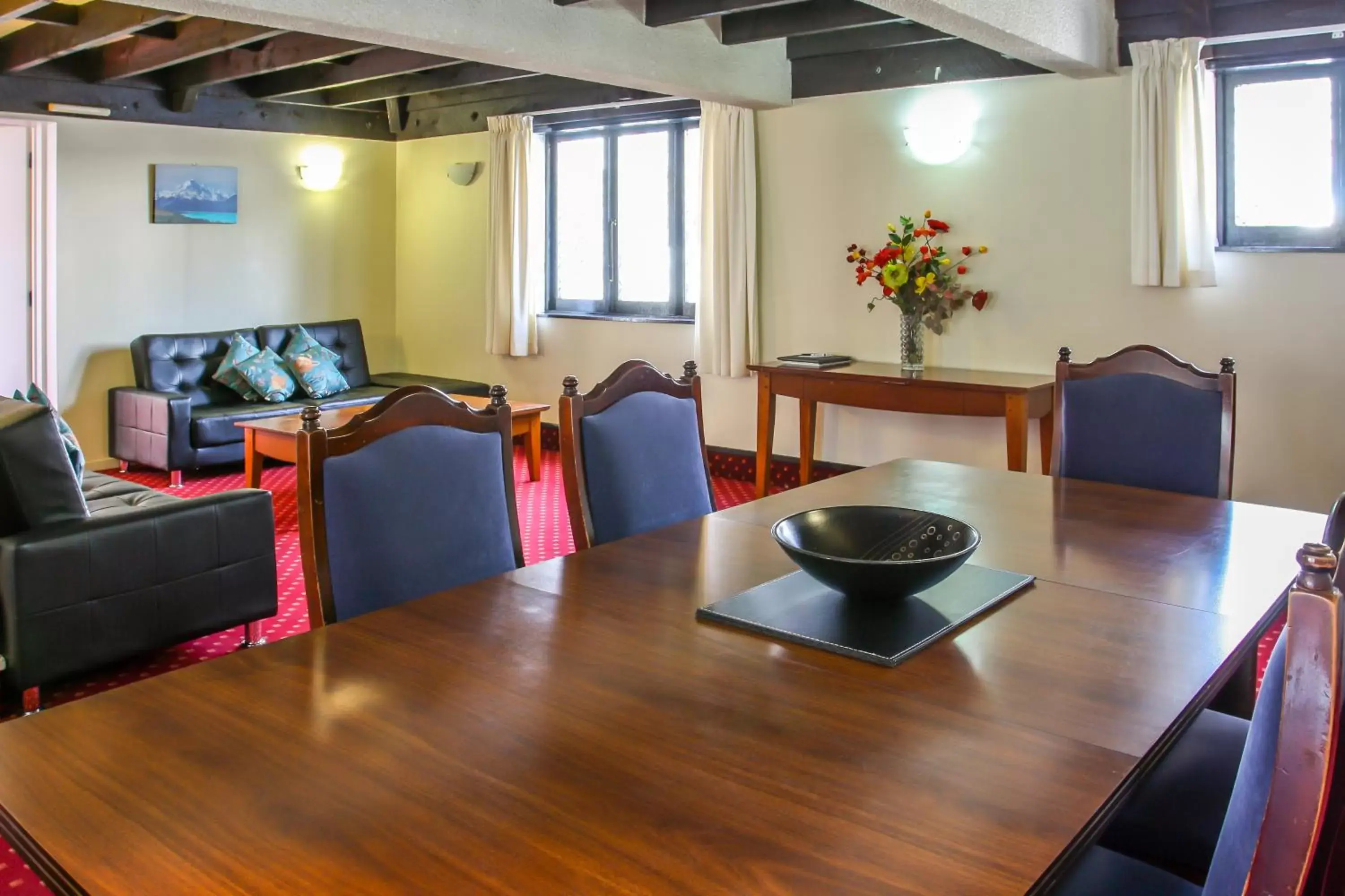 Four-Bedroom Apartment in Camelot Motor Lodge Four-Bedroom Apartment in Camelot Motor Lodge