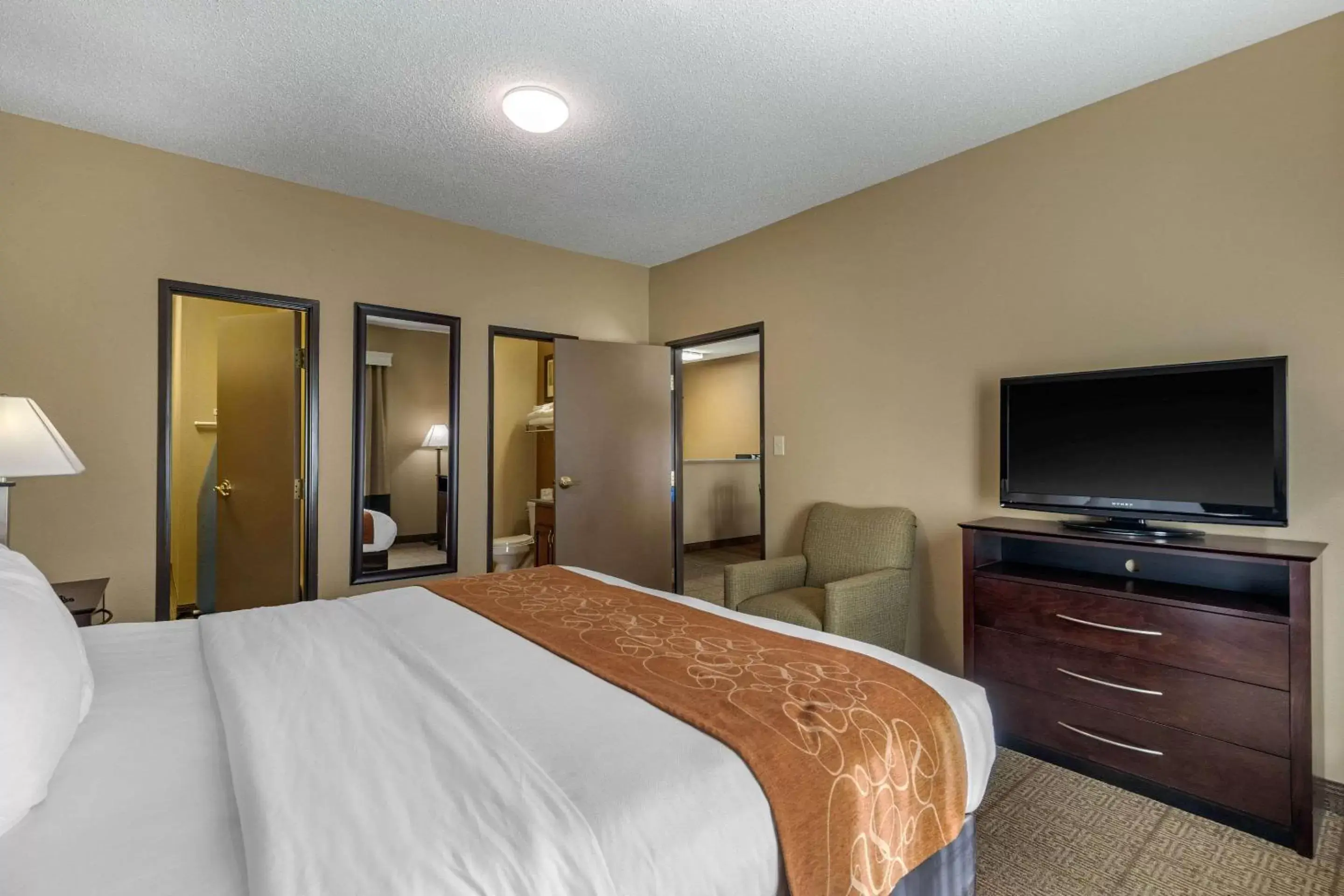 Photo of the whole room in Comfort Suites The Colony - Plano West