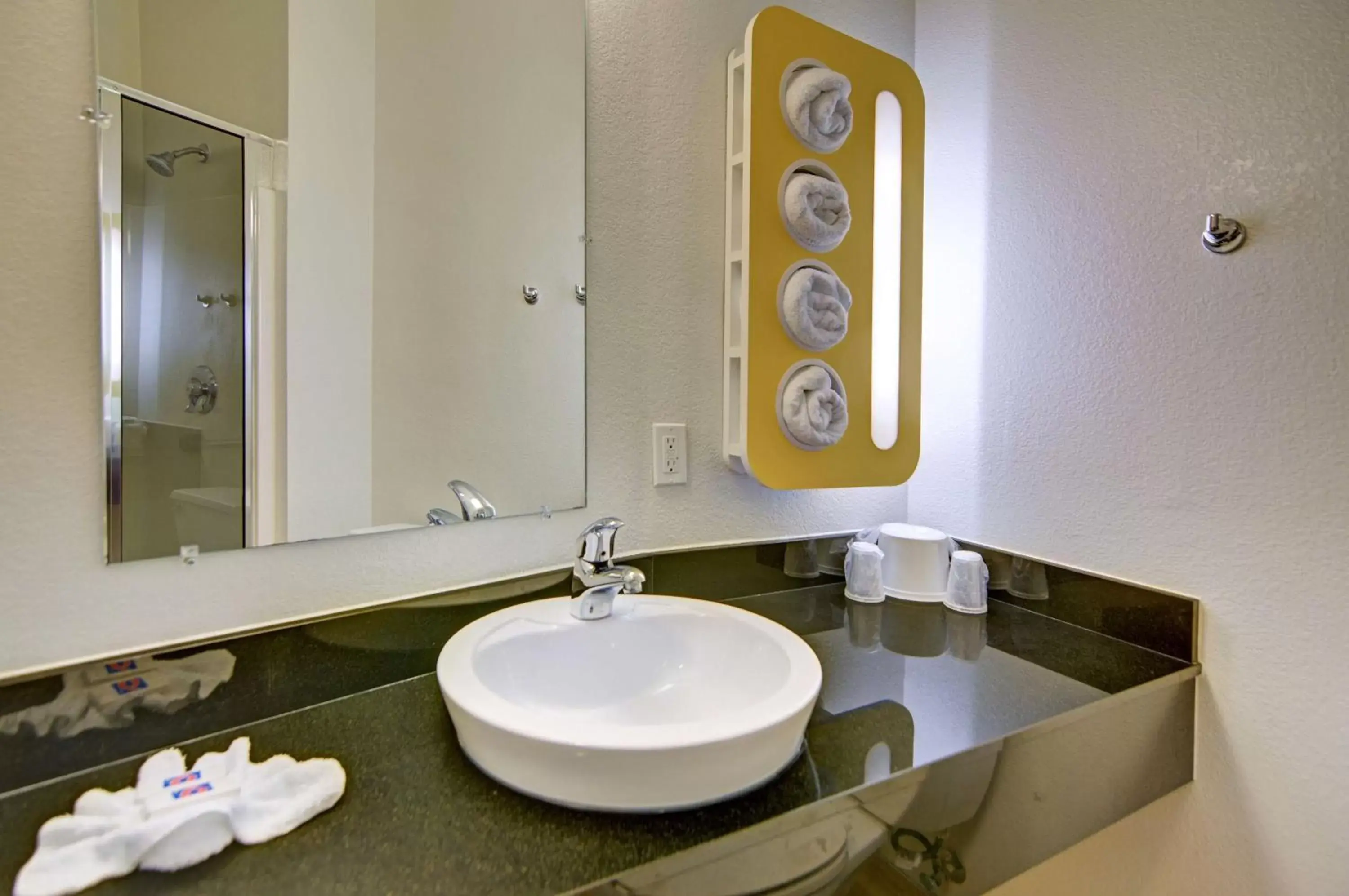 Bathroom in Motel 6-Roanoke, TX - Northlake - Speedway