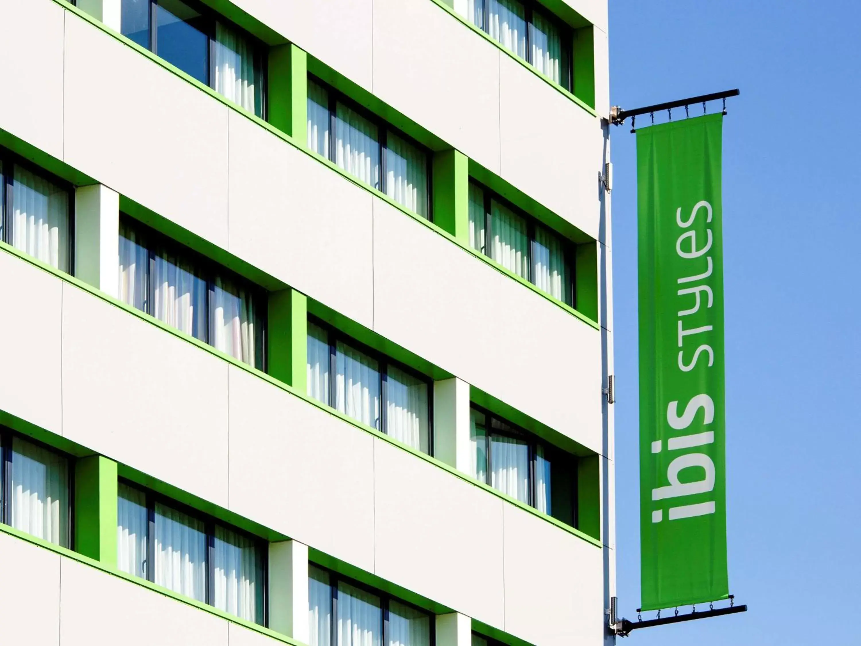 Property building in Hôtel ibis Styles Clermont-Ferrand Gare