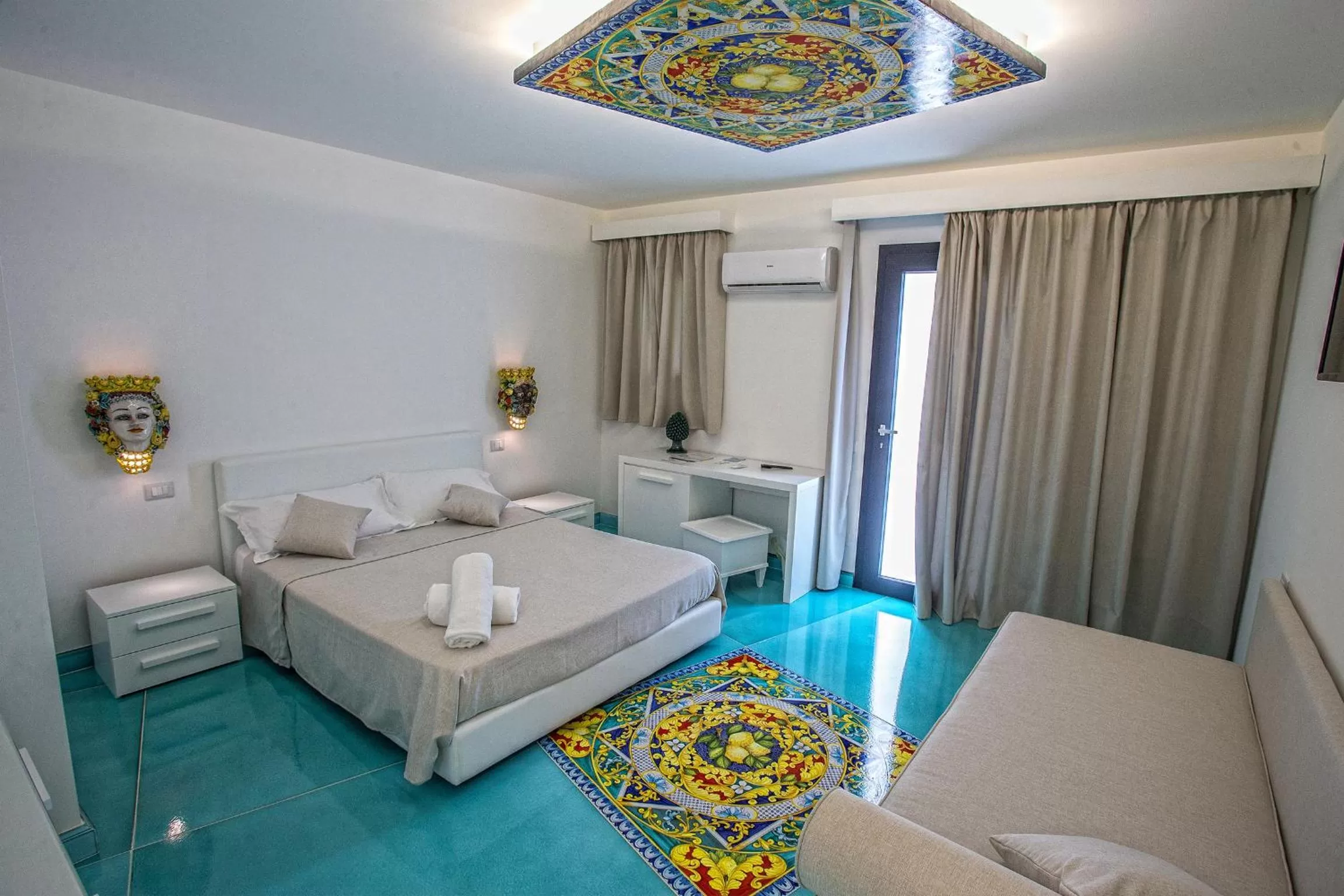 Photo of the whole room, Bed in Tra Le Braccia di Morfeo