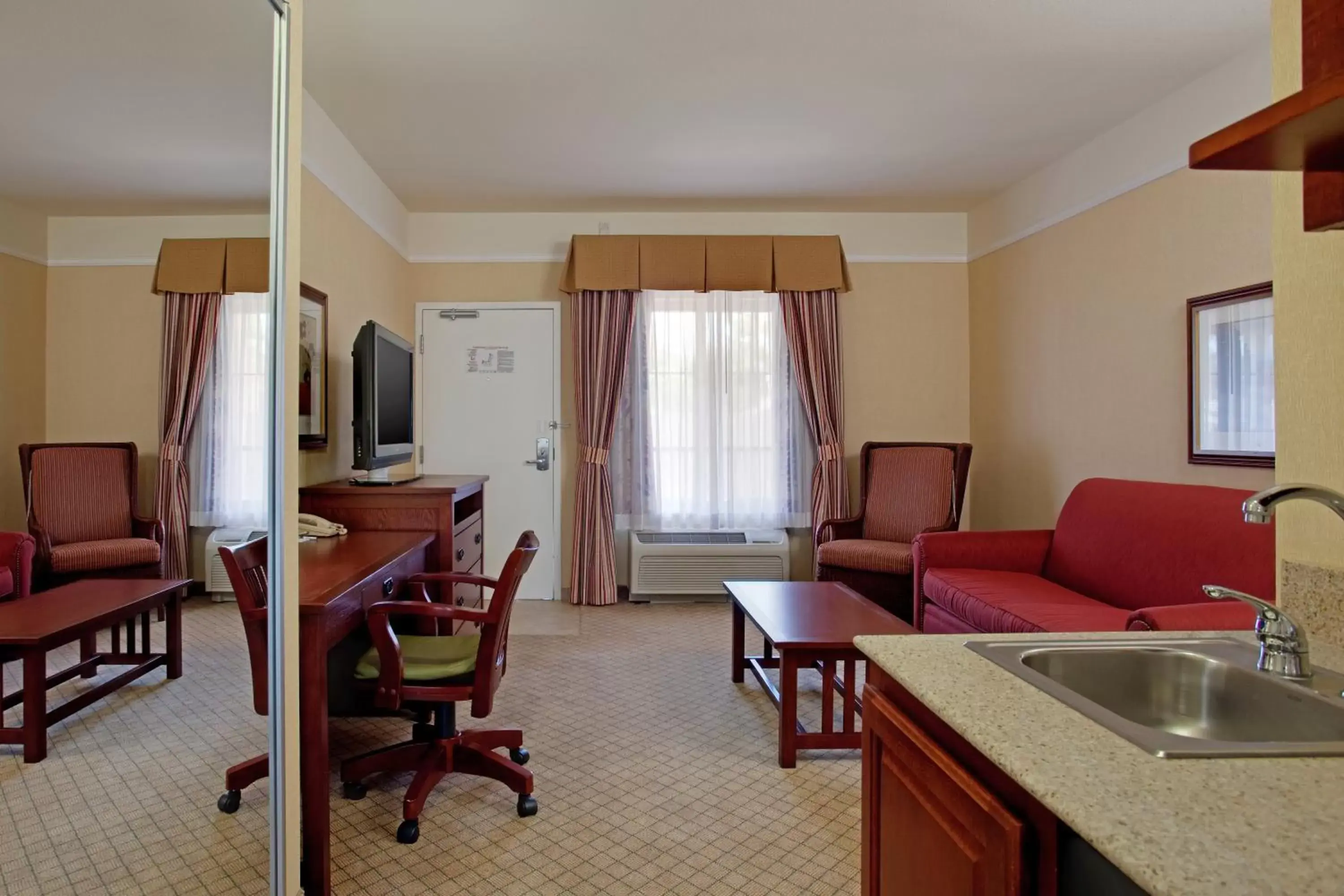 Photo of the whole room, Kitchen/Kitchenette in Holiday Inn Express Hotel & Suites San Dimas, an IHG Hotel