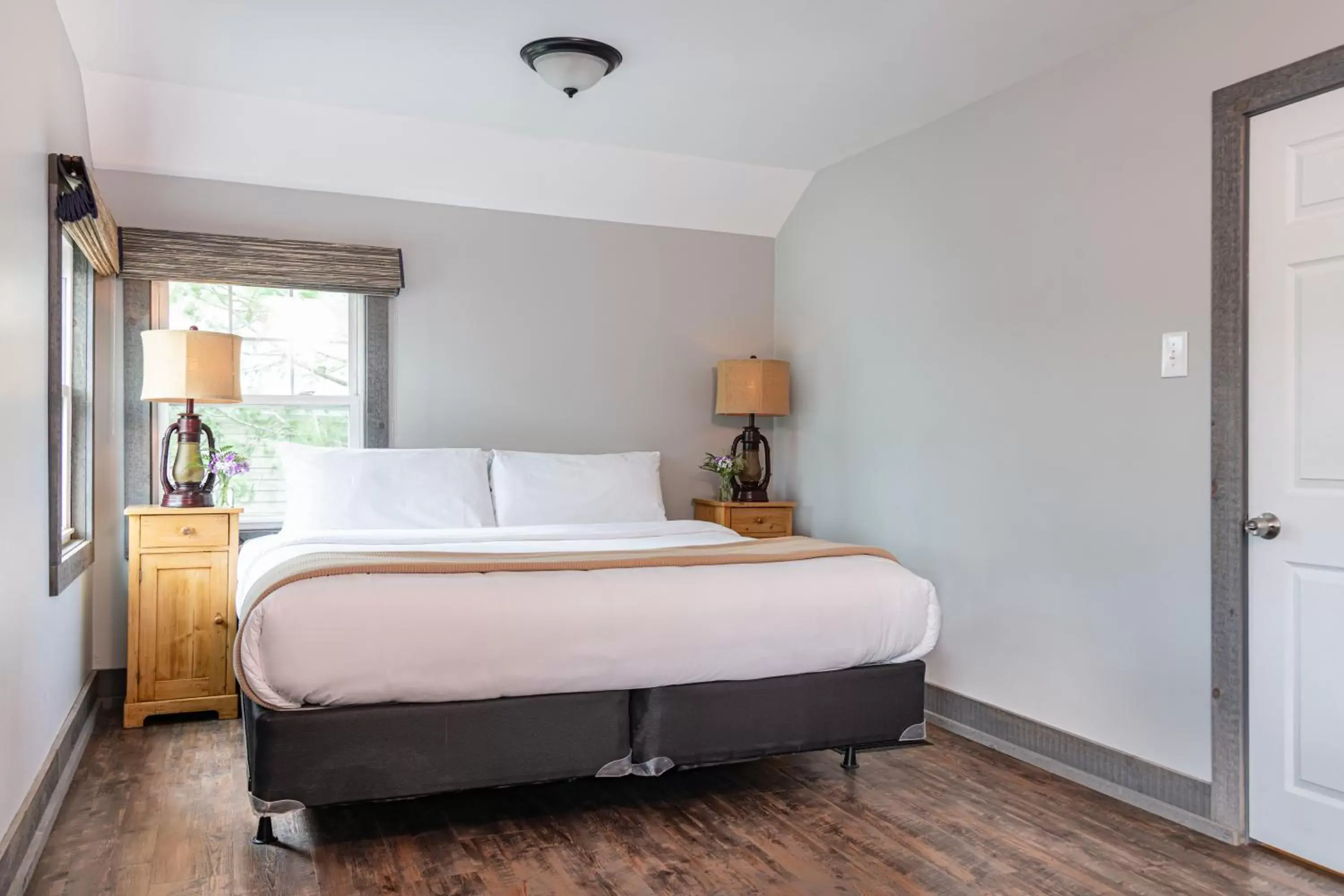 Bedroom, Bed in Lake Bomoseen Lodge