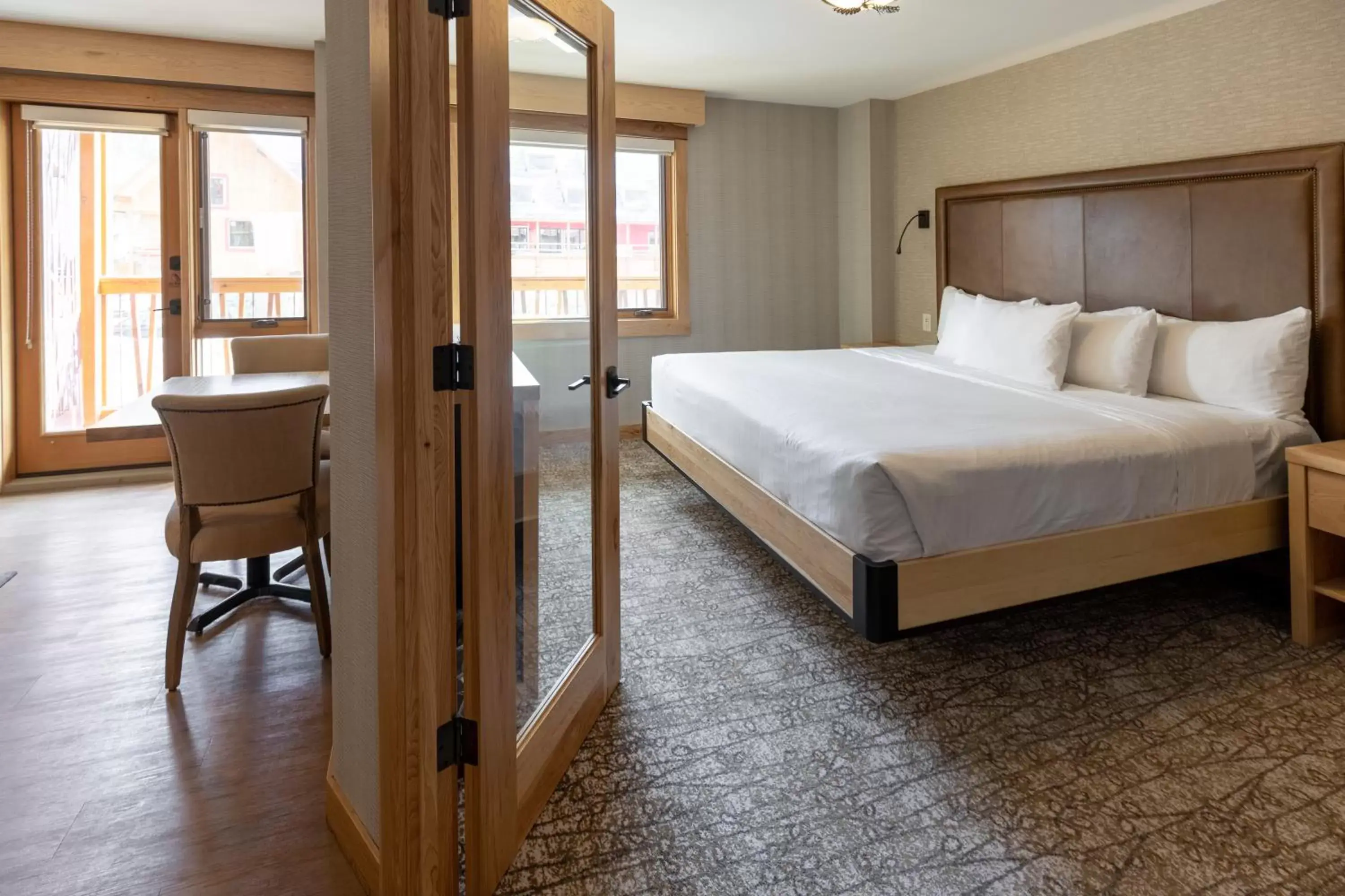 Bedroom, Bed in Moose Hotel and Suites