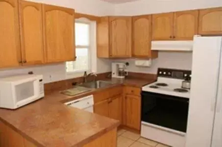 Kitchen or kitchenette, Kitchen/Kitchenette in Queens Gate Resort