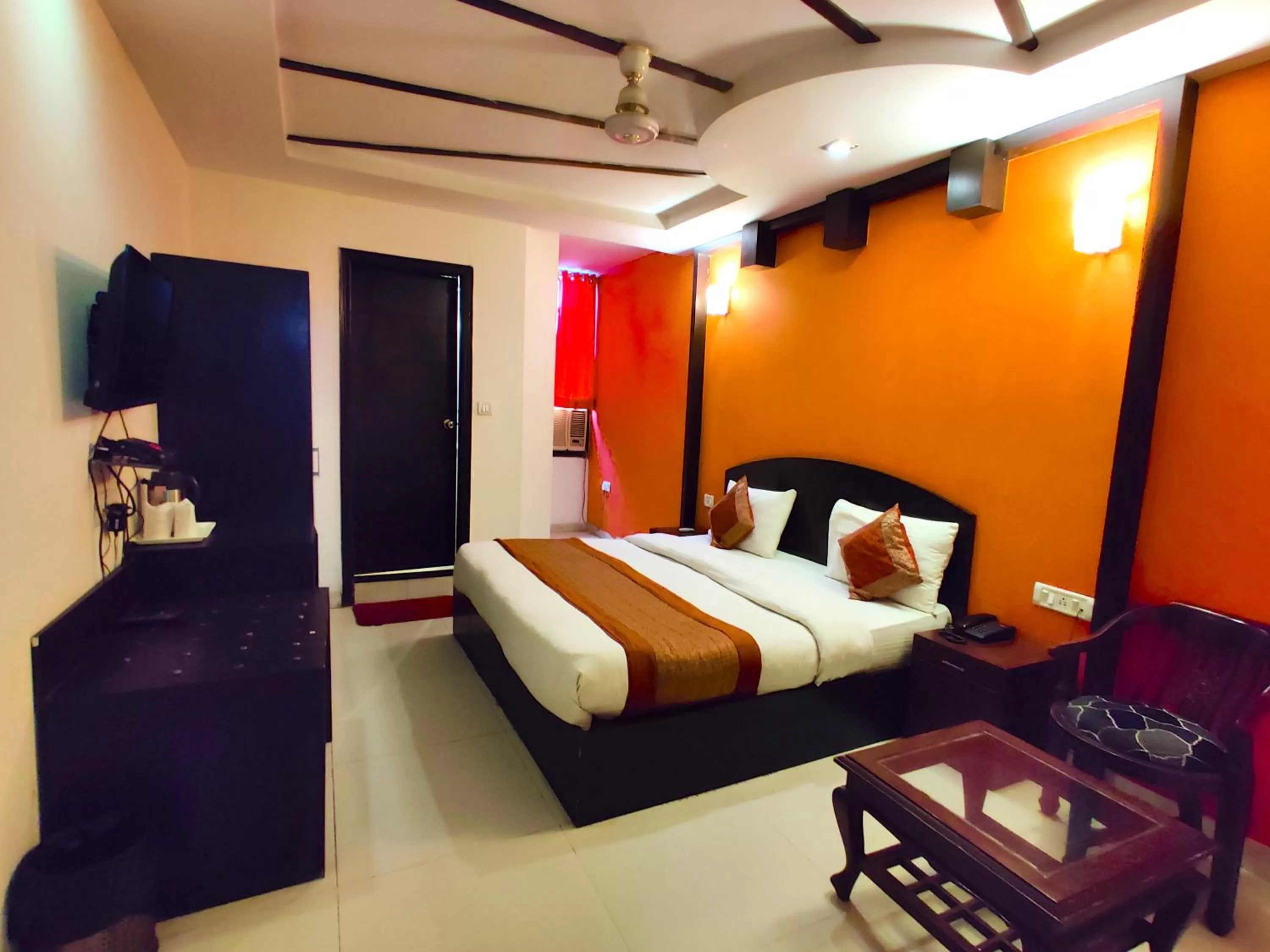 Photo of the whole room in Hotel Unistar