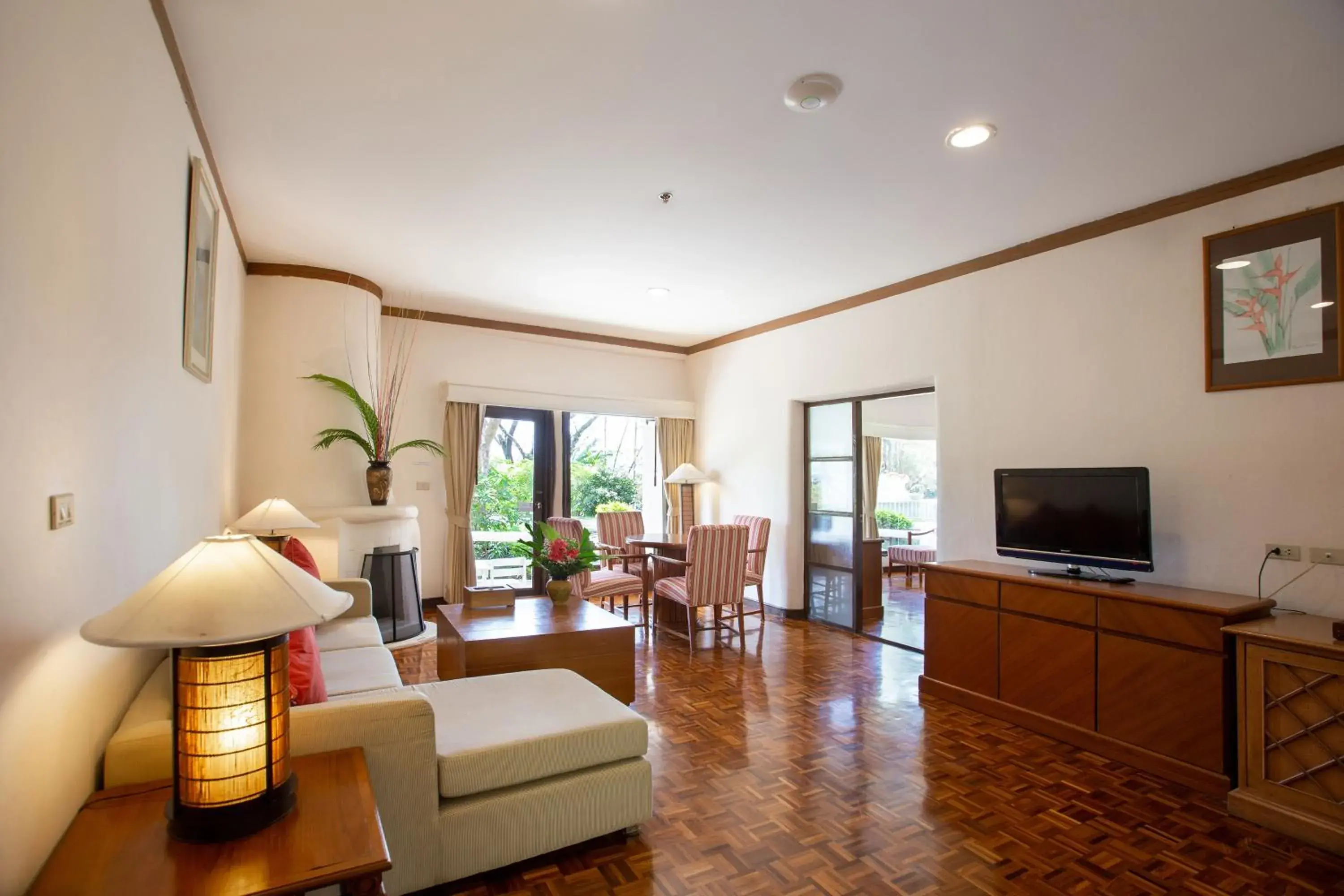 Hillside One-Bedroom Suite in Imperial Phukaew Hill Resort Hillside One-Bedroom Suite in Imperial Phukaew Hill Resort