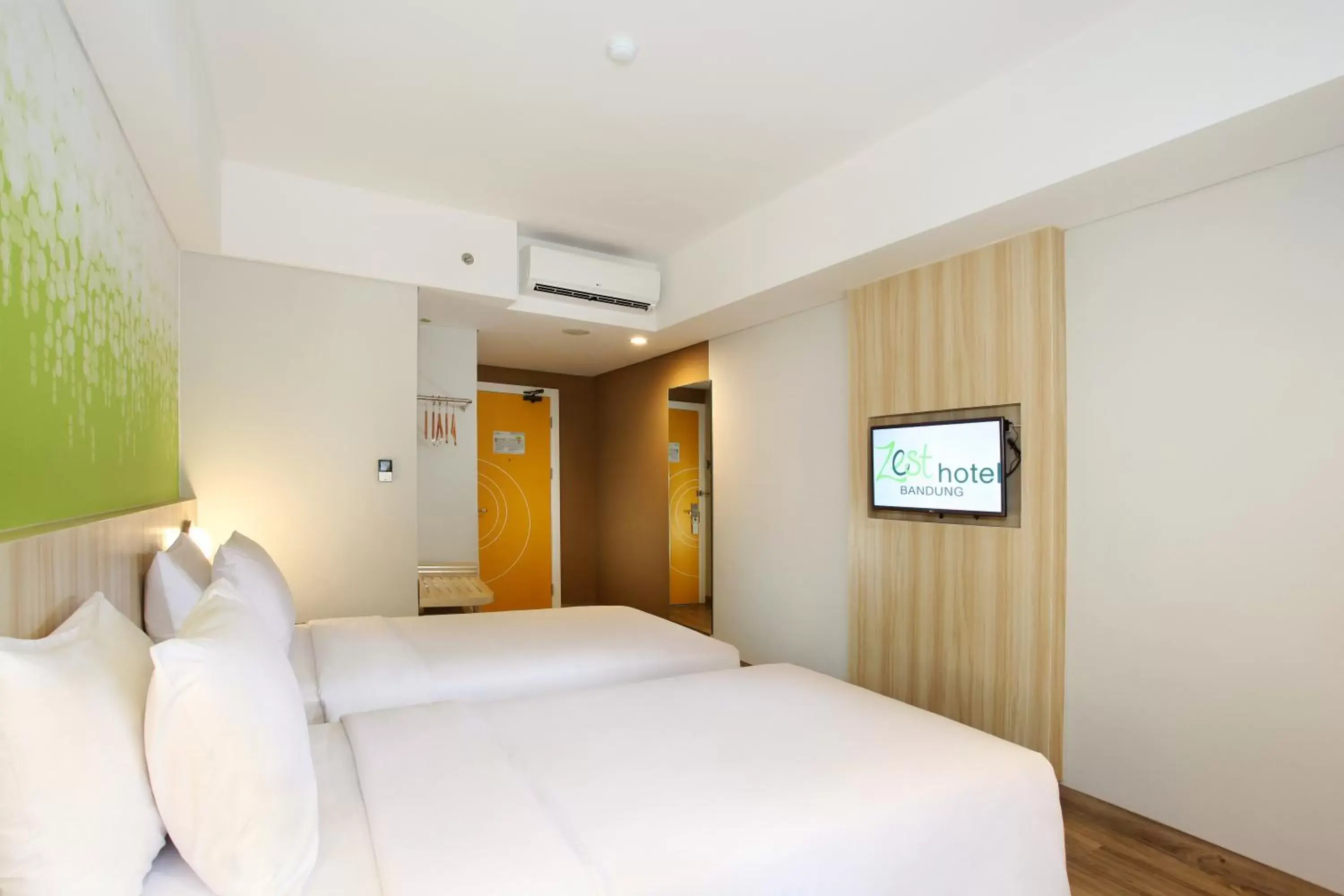 Bedroom, Bed in Zest Hotel Sukajadi Bandung