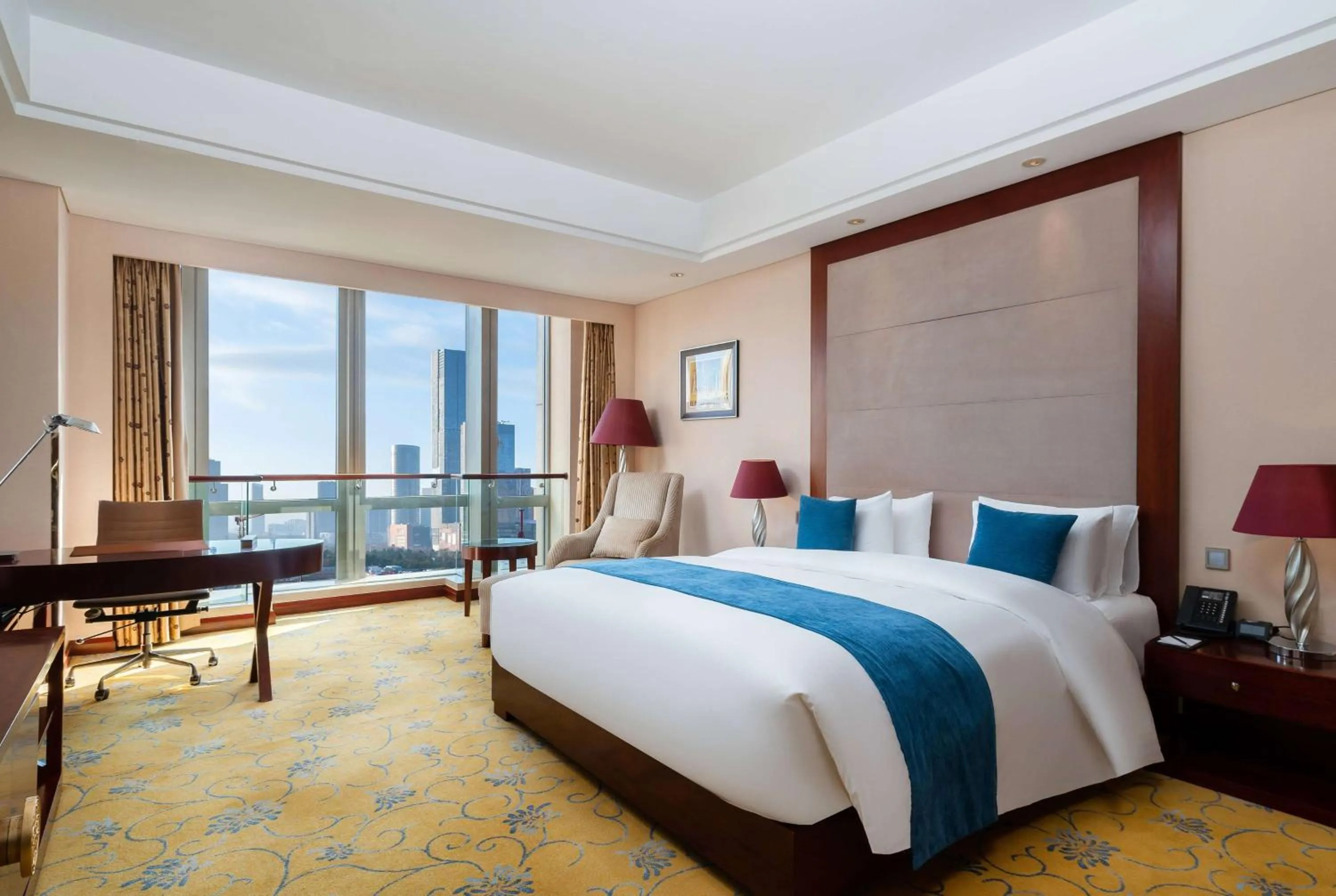 Photo of the whole room, Bed in Howard Johnson Tropical Garden Plaza Kunming