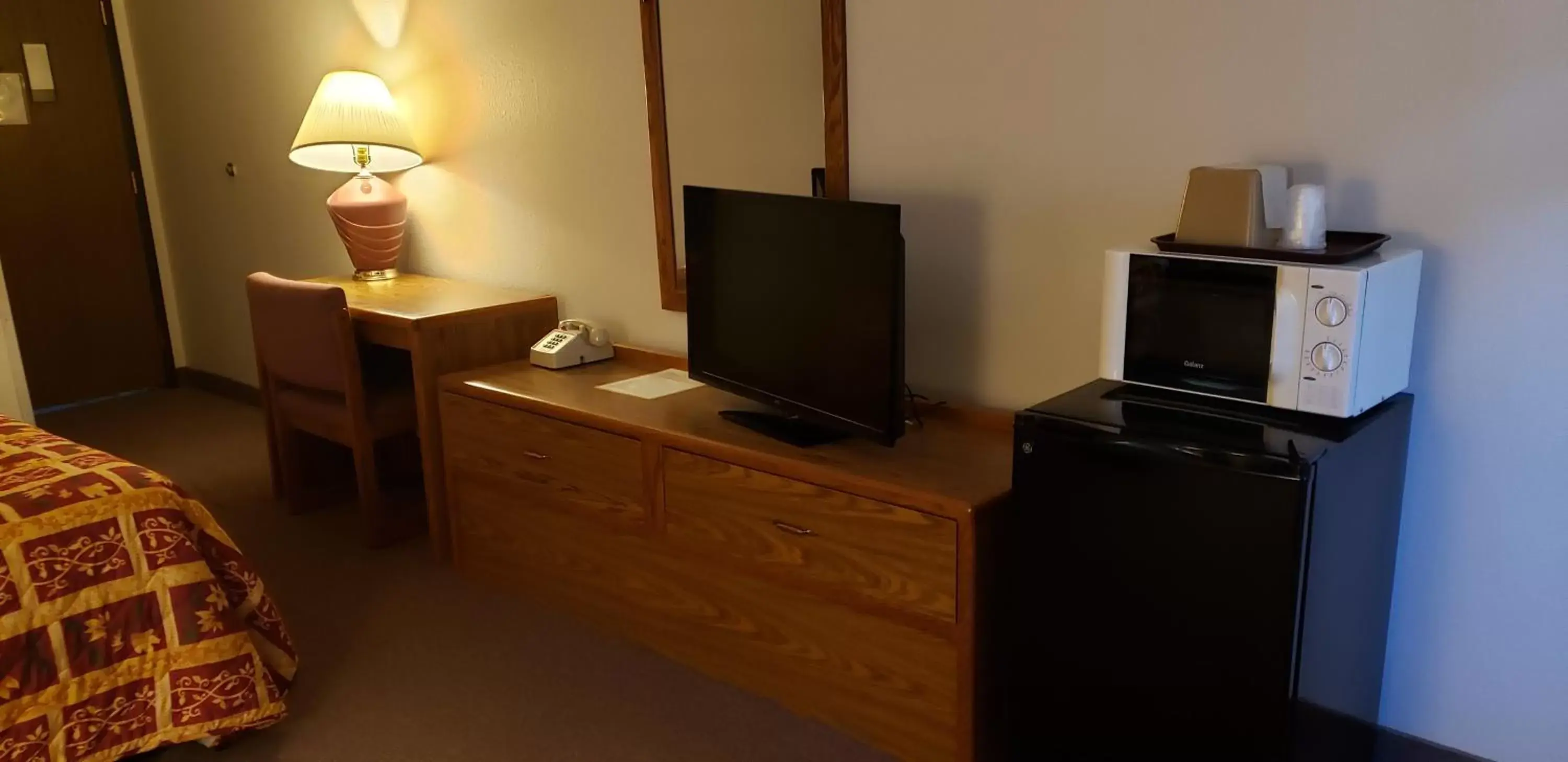 Property building, TV/Entertainment Center in STAY INN Burlington