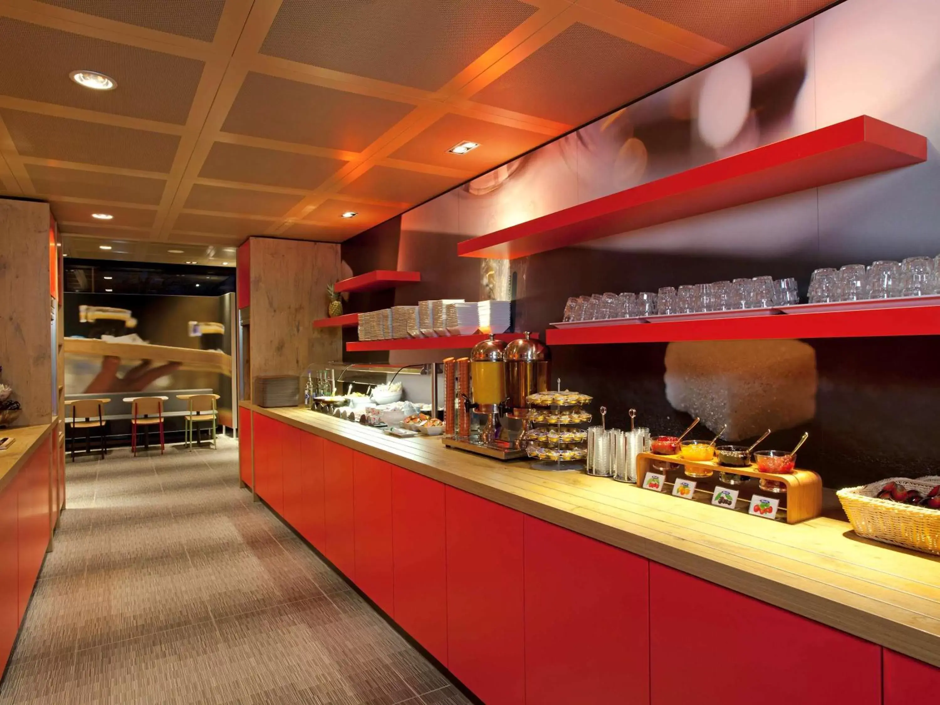 Restaurant/Places to Eat in ibis Genève Centre Nations