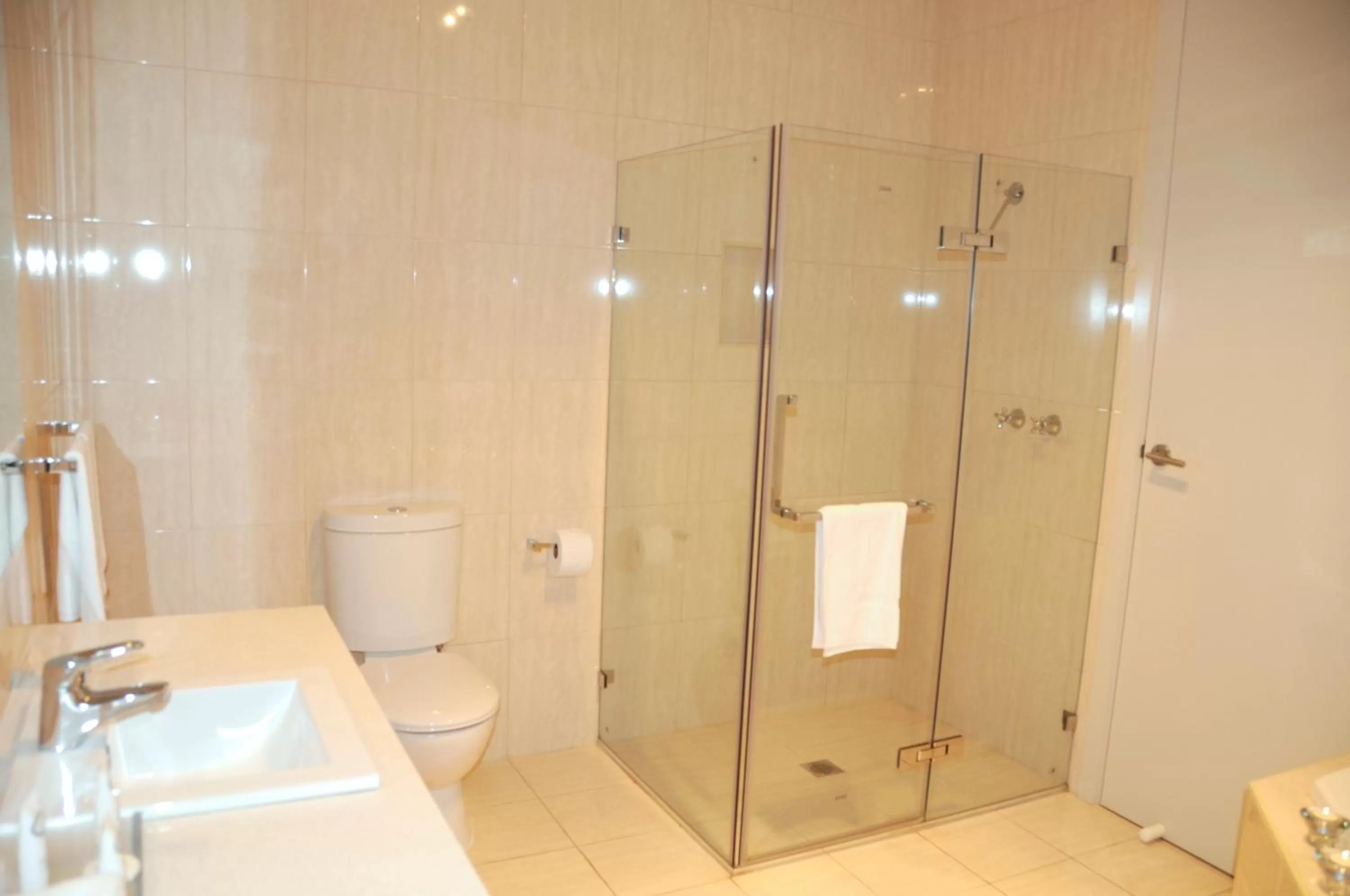 Bathroom in Quality Hotel Point Cook