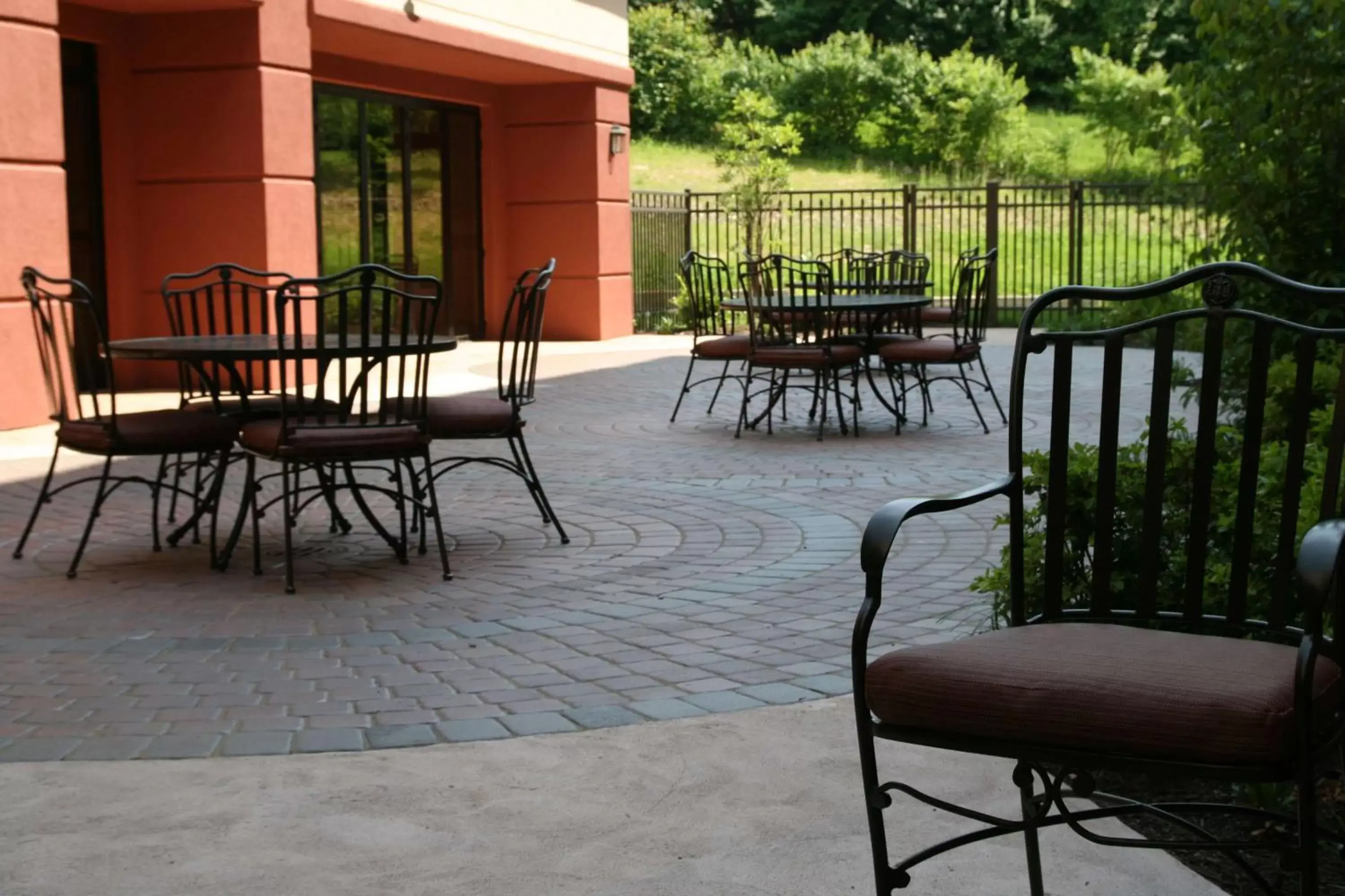 Inner courtyard view in Hampton Inn & Suites Wilder