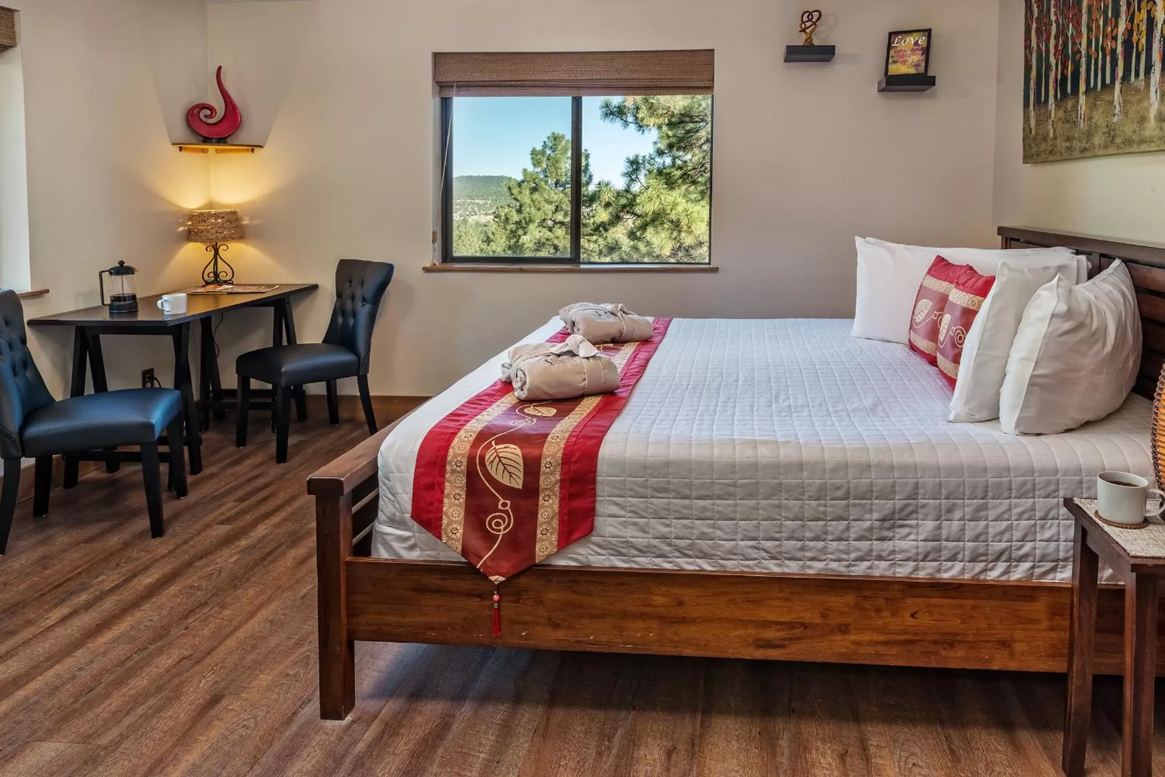 Bed in Sheridan House Inn- Adult Only Accommodation