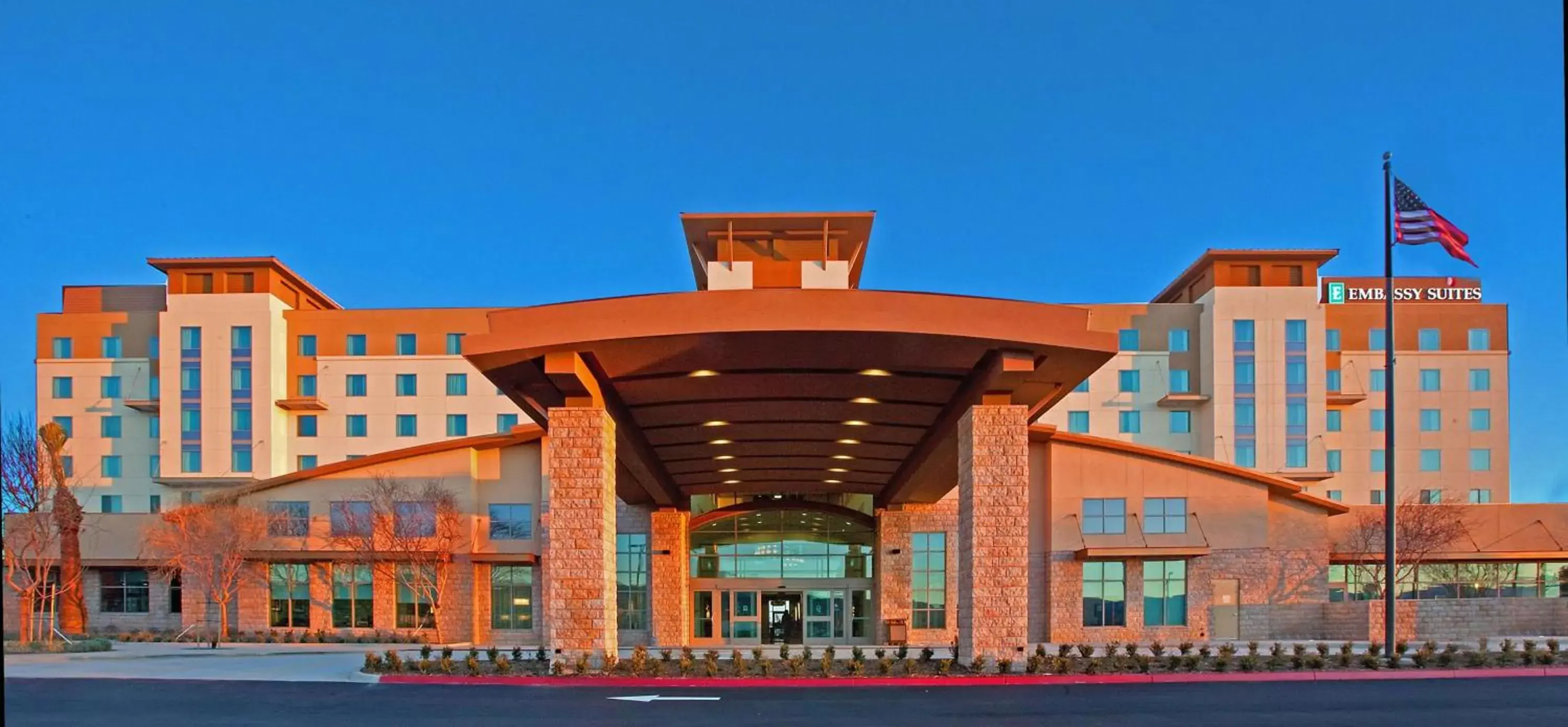 Property Building in Embassy Suites Palmdale