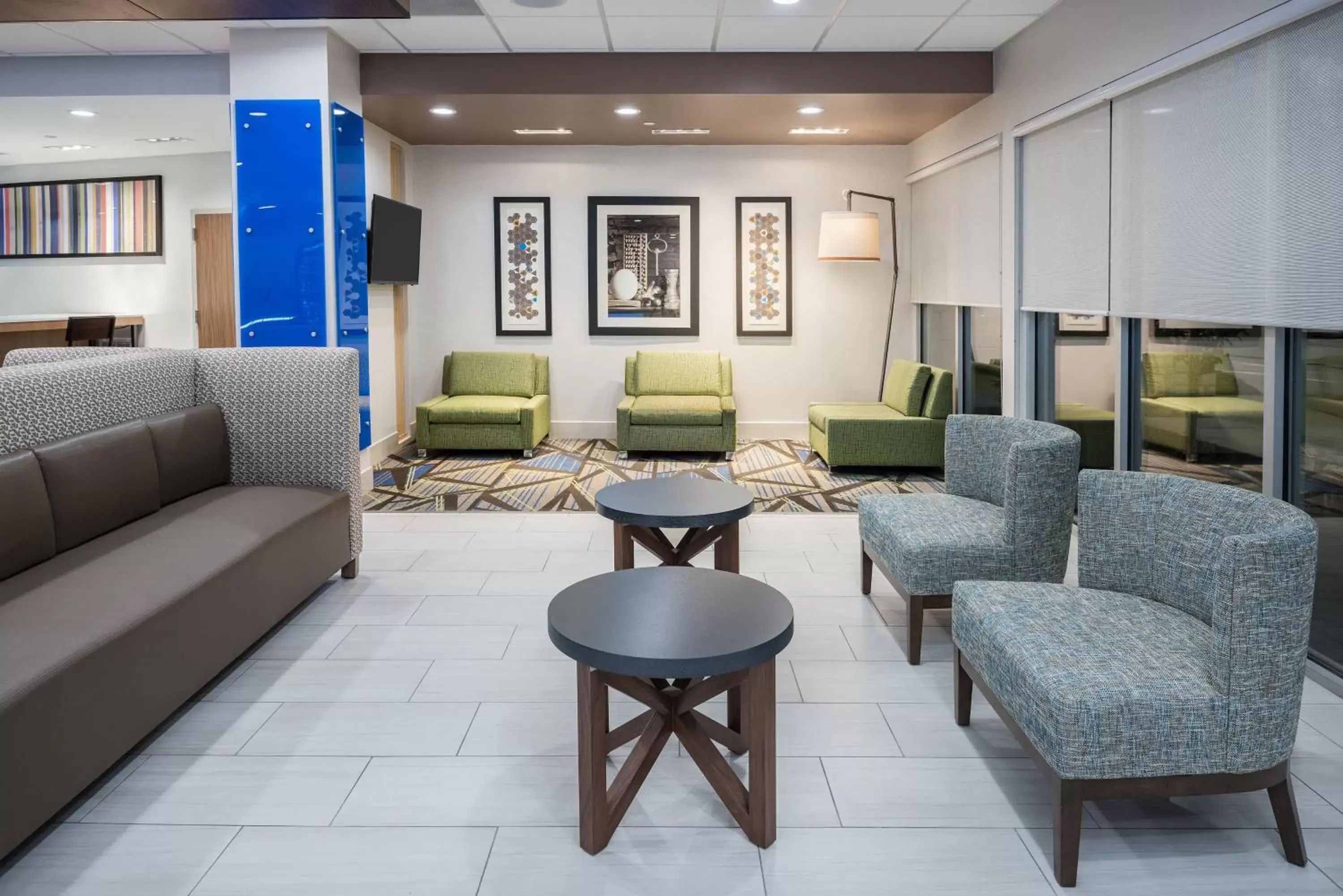 Property building, Seating Area in Holiday Inn Express & Suites- Sugar Land SE - Missouri City, an IHG Hotel
