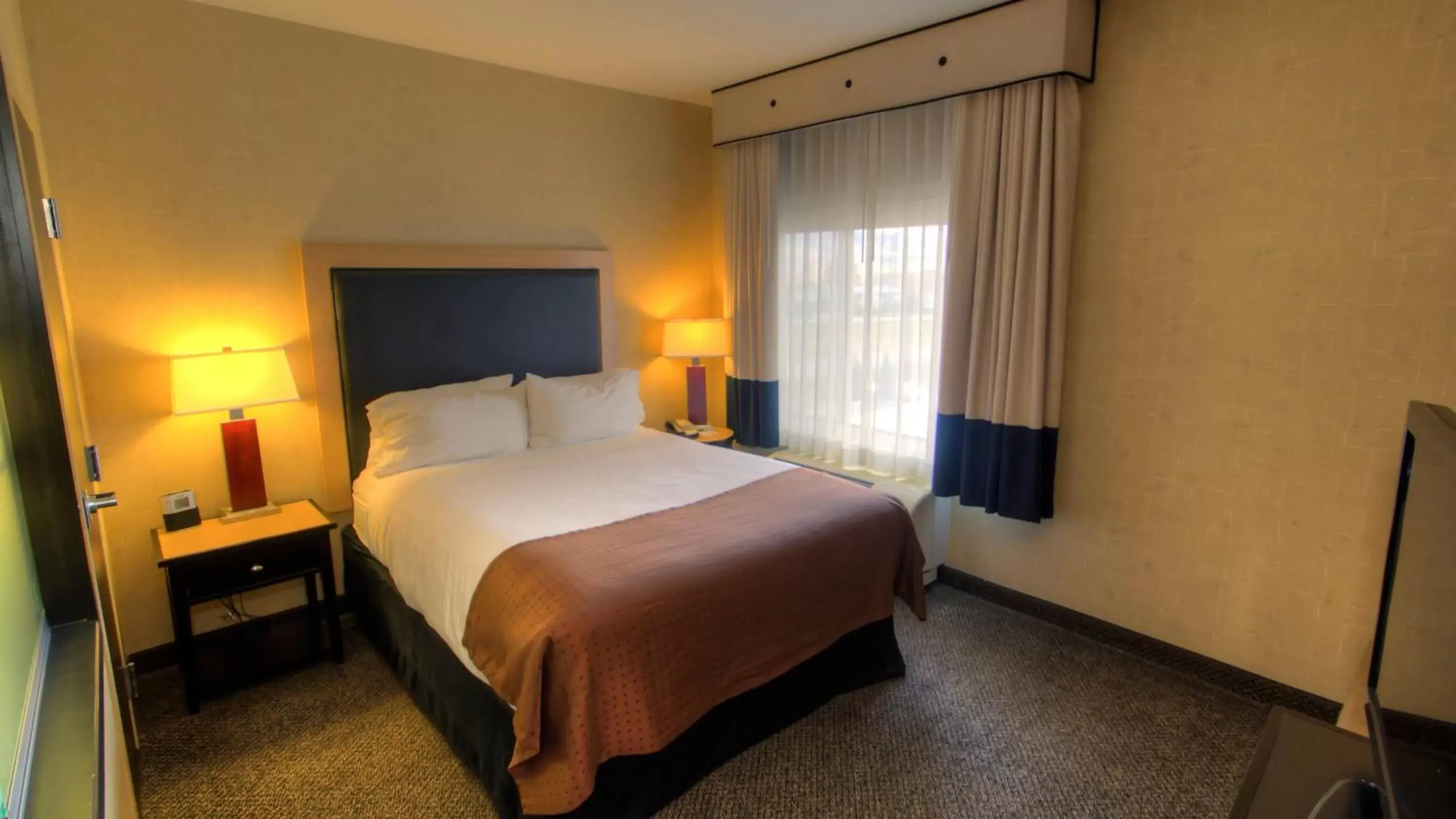 Photo of the whole room, Bed in Holiday Inn Boise Airport, an IHG Hotel