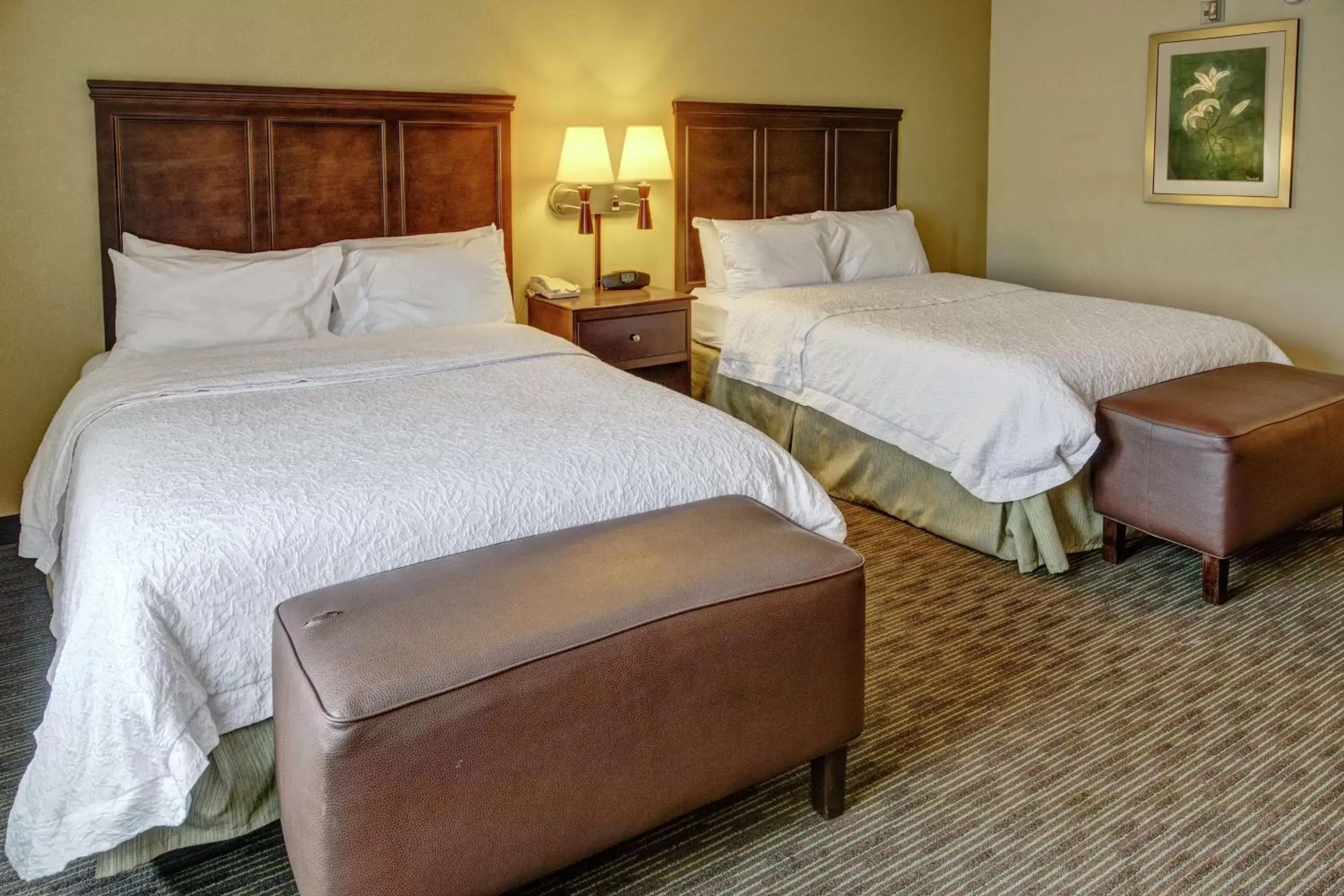 Bed in Hampton Inn & Suites Birmingham/280 East-Eagle Point