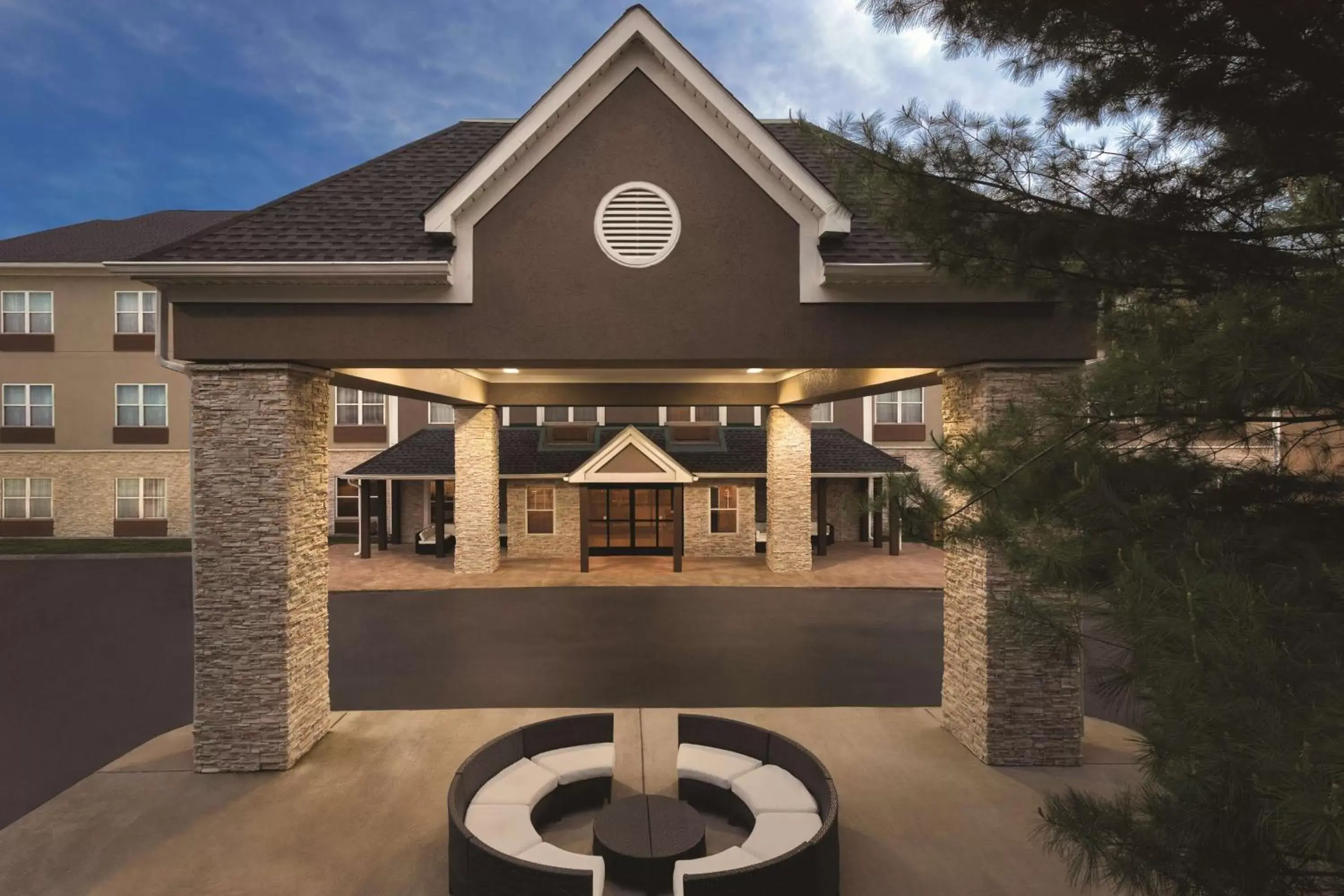 Property Building in Country Inn & Suites by Radisson, Nashville Airport East, TN
