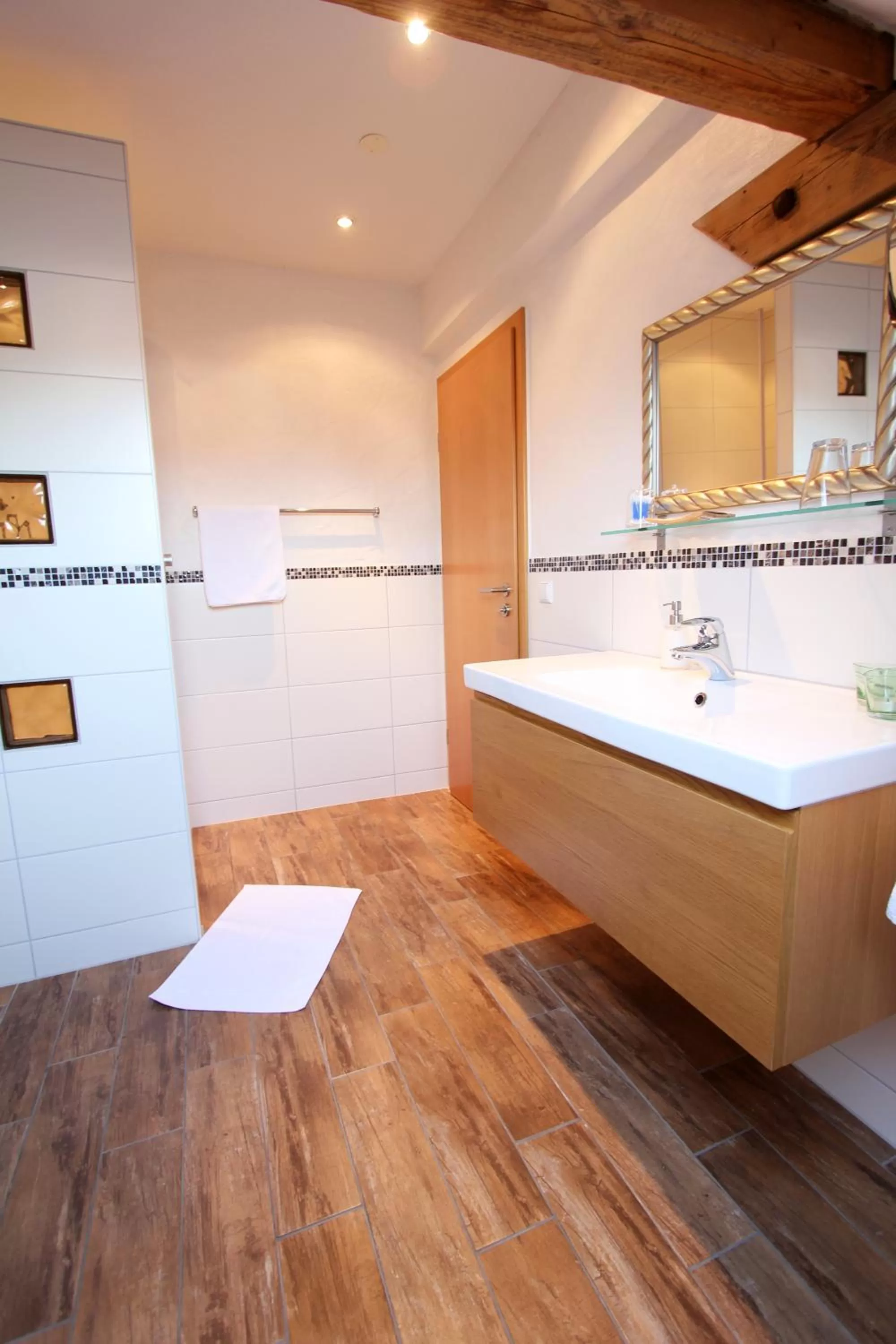 Bathroom in Weinhotel / Gasthaus zur Sonne