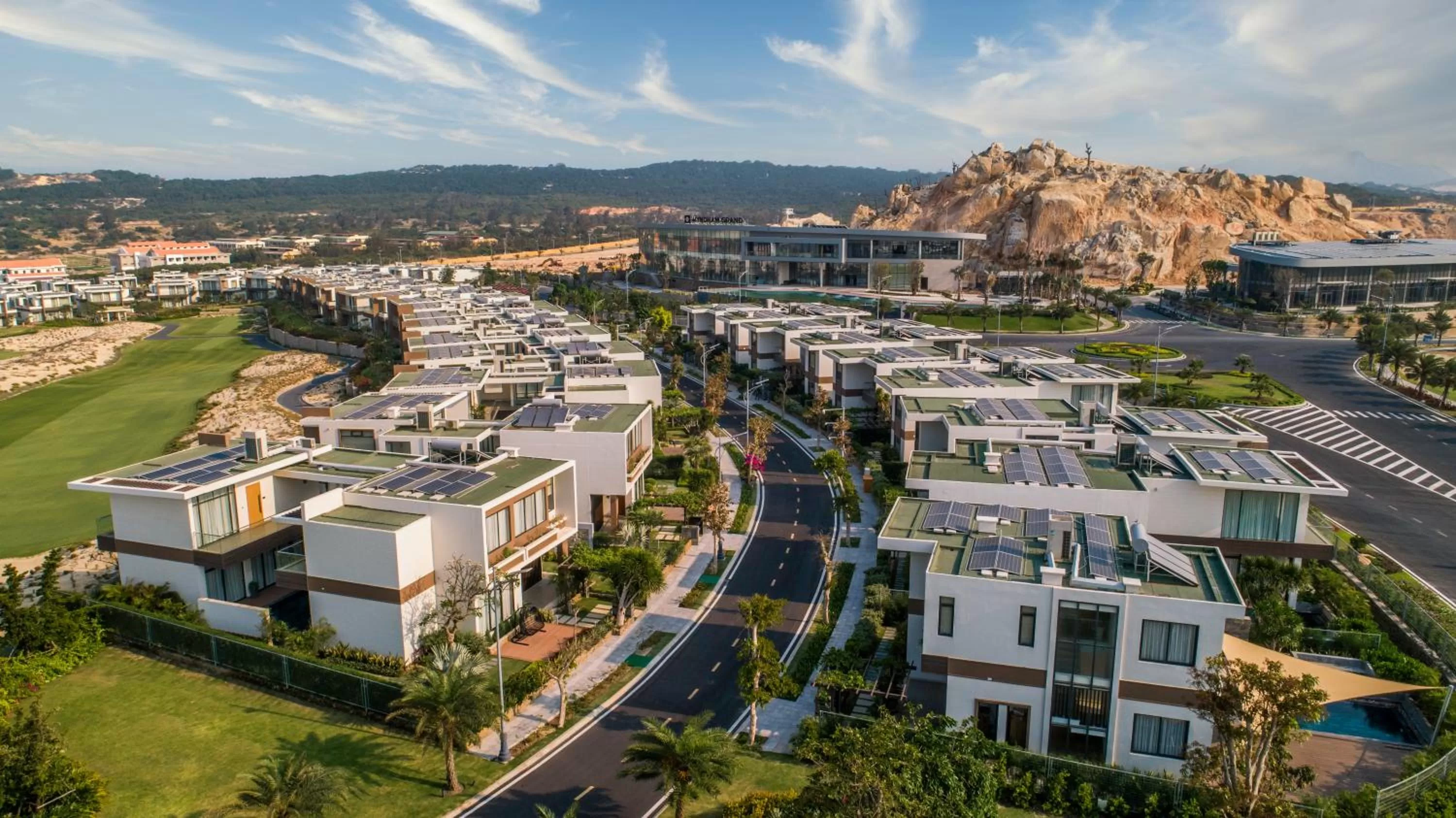 Area and facilities in Wyndham Grand KN Paradise Cam Ranh