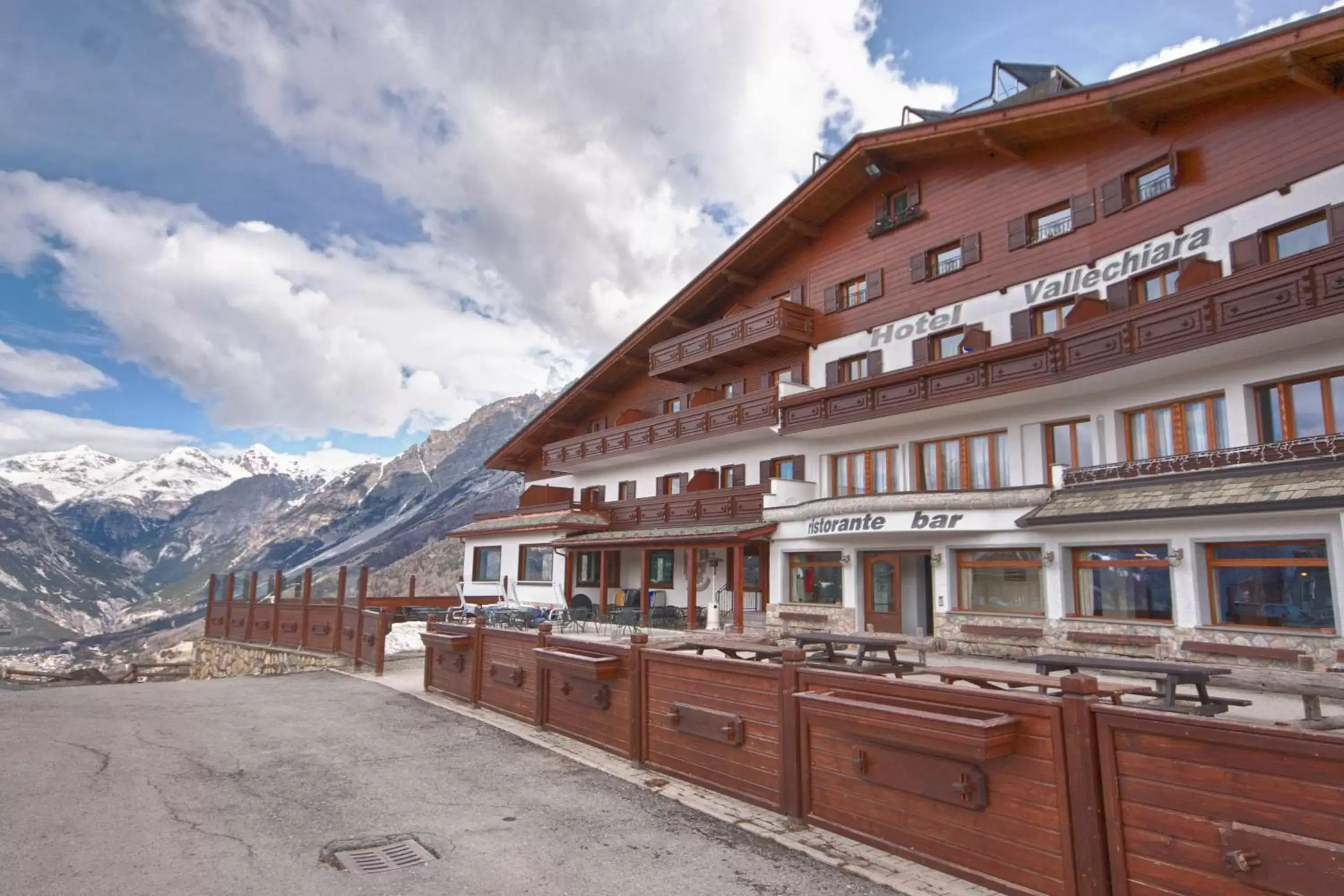 Facade/entrance, Winter in Hotel Vallechiara