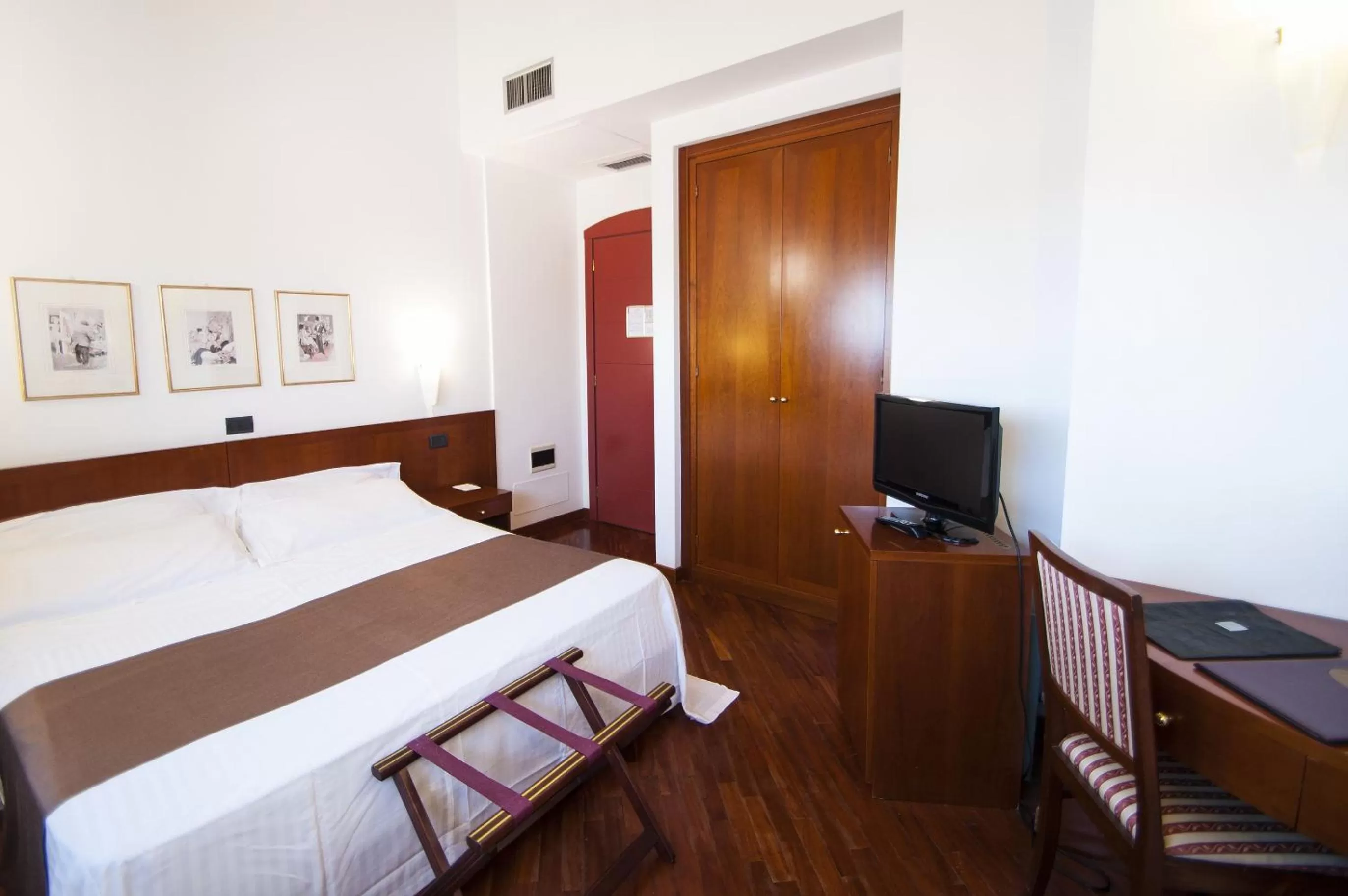 Photo of the whole room, Bed in Alla Rocca Hotel Conference & Restaurant