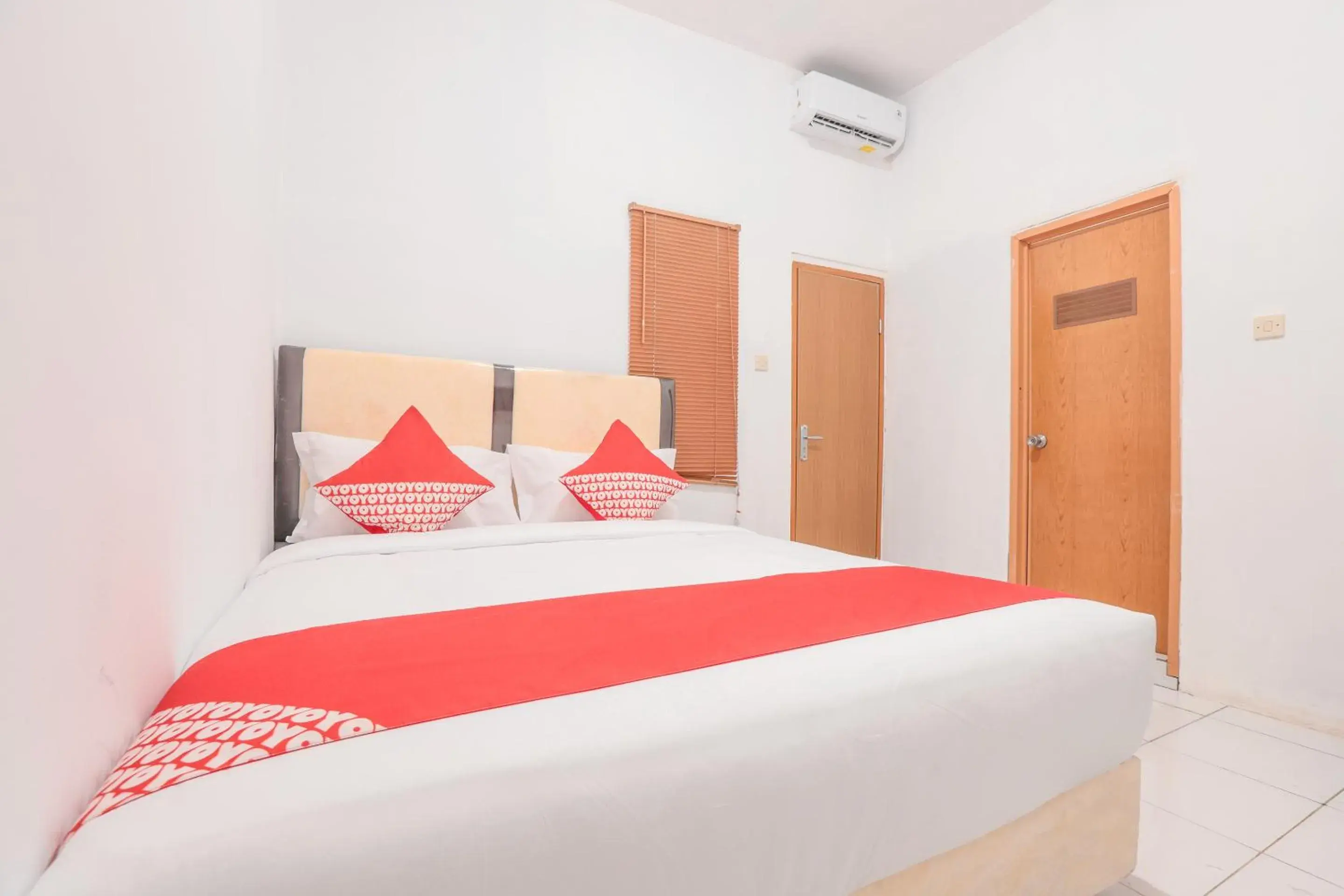 Bedroom, Bed in OYO 160 Lontar Residence Near Bina Sehat Hospital Mandiri