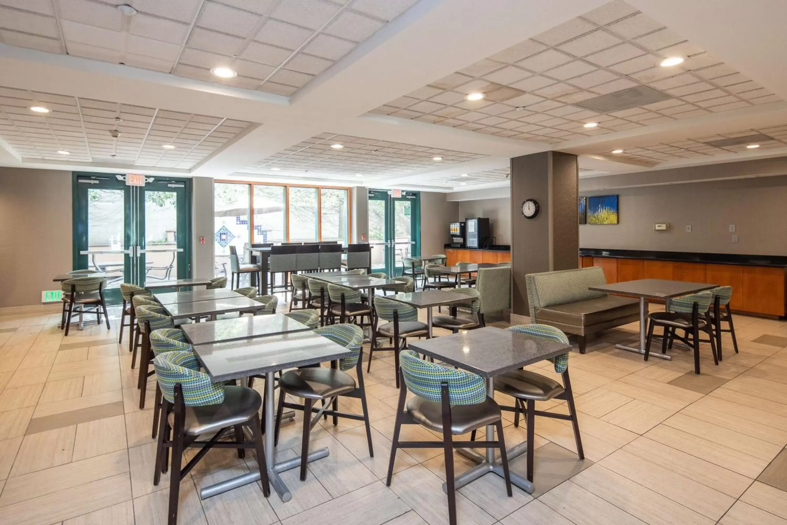Restaurant/Places to Eat in Best Western Coyote Point Inn