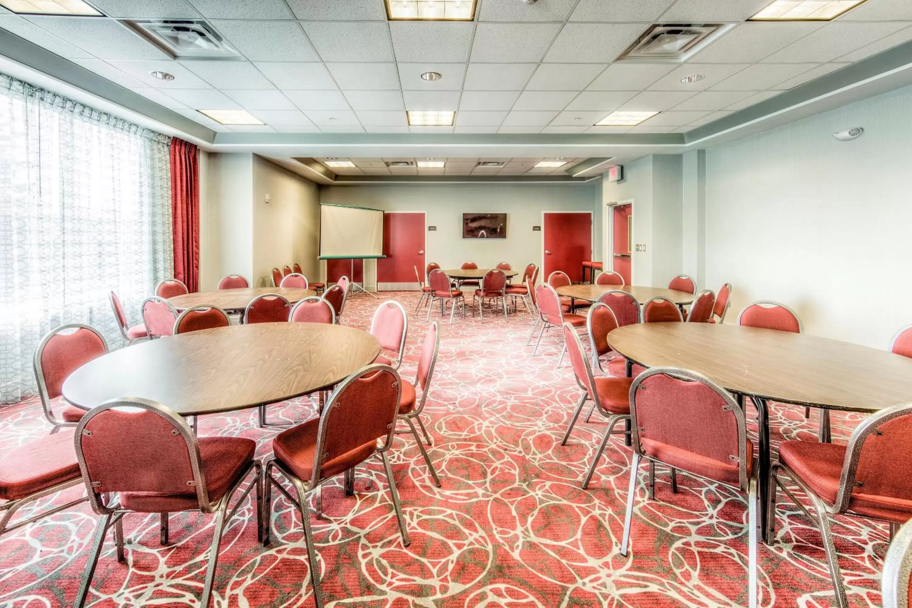 Meeting/conference room in Staybridge Suites - University Area OSU, an IHG Hotel