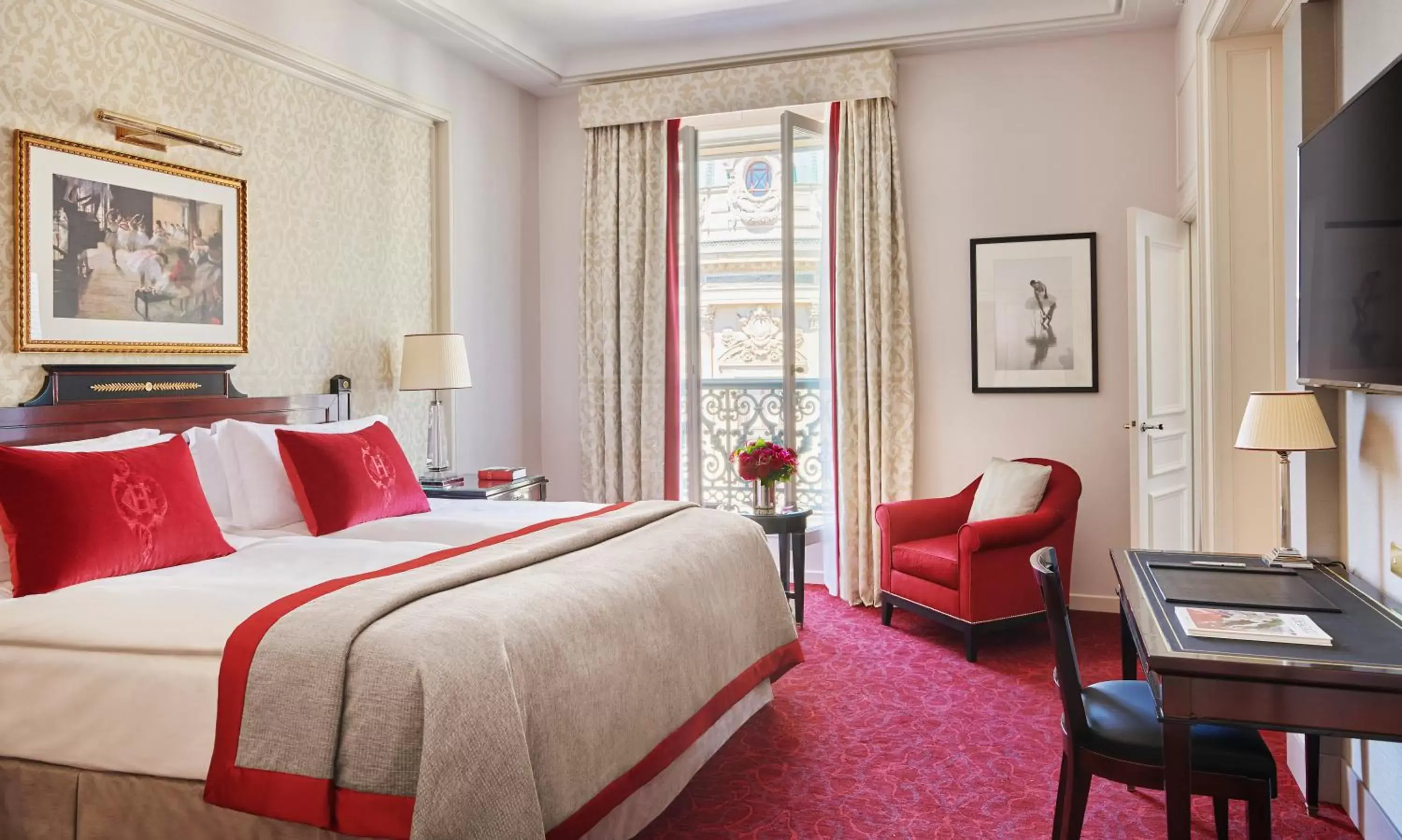 Photo of the whole room, Bed in InterContinental Paris Le Grand, an IHG Hotel