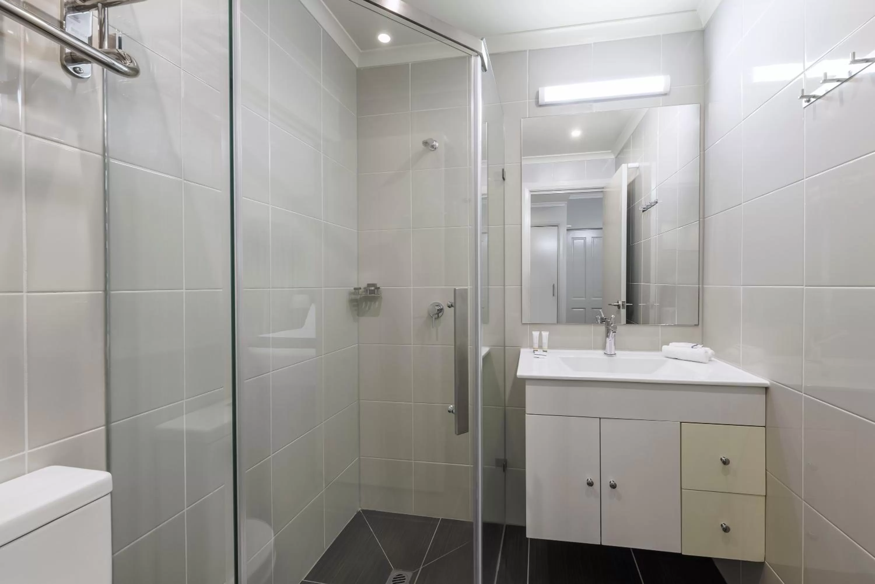 Bathroom in Quality Hotel Melbourne Airport